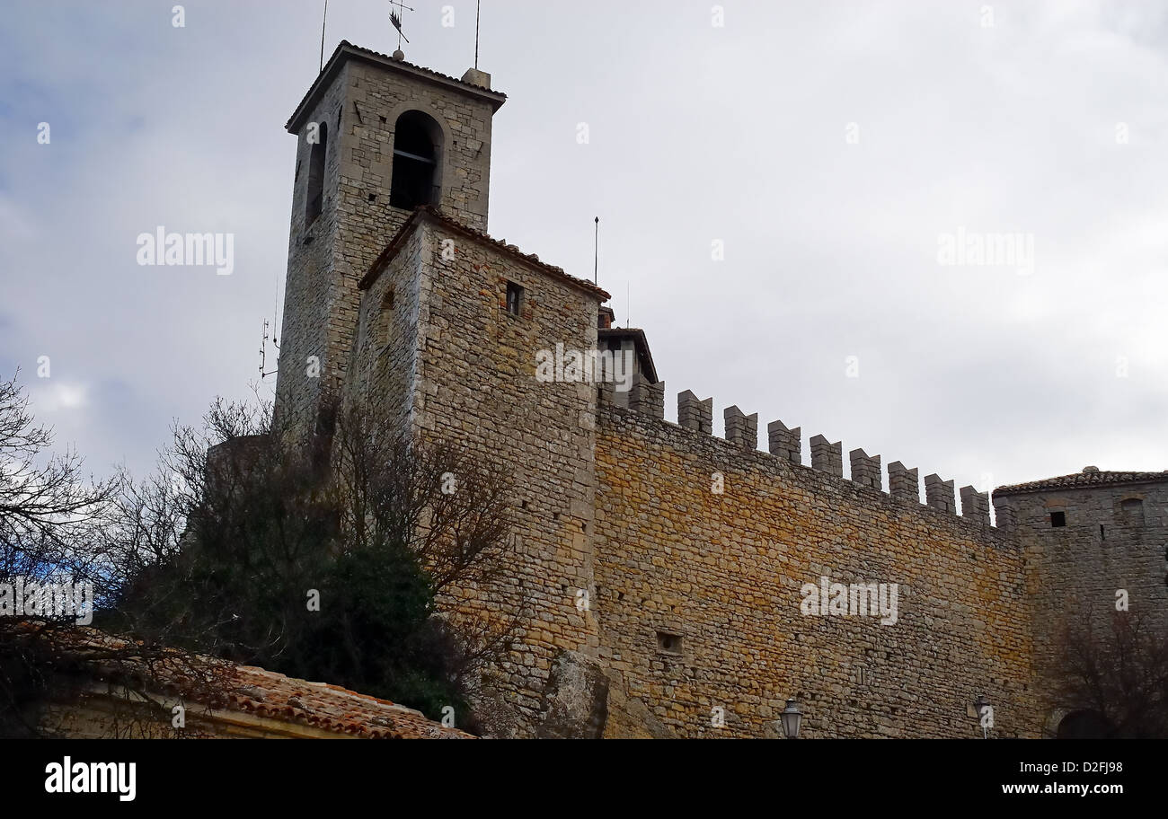 Republik von San Marino: der Turm Guaita oder ersten Tower. Stockfoto Republik von San Marino: der Turm Guaita oder ersten Tower. Stockfoto