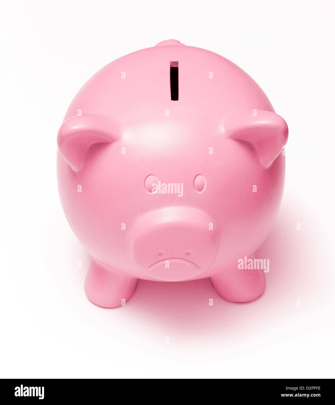 Traurig angesichts rosa Sparschwein auf weißem Hintergrund Stockfoto