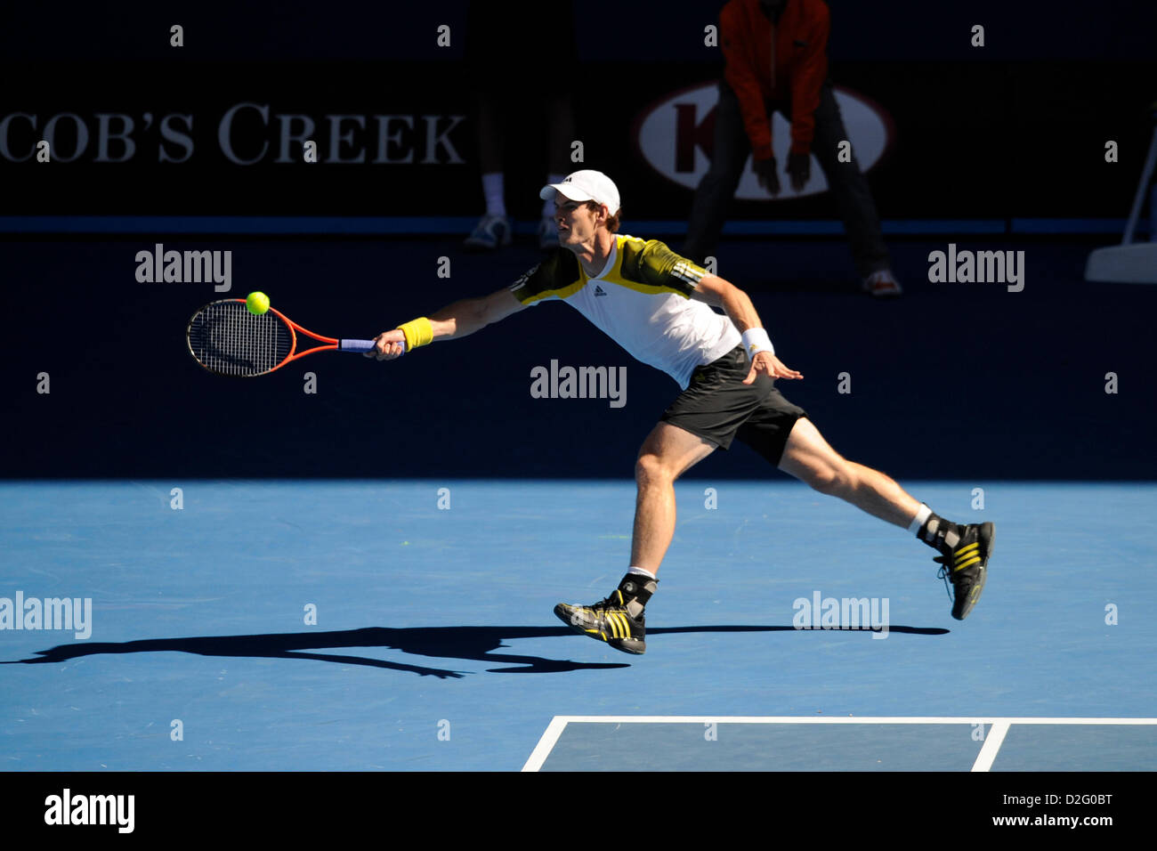 Melbourne, Australien. 23. Januar 2013.  Andy Murray aus Großbritannien kehrt ein Schuss in seinem Spiel am Tag zehn der Australian Open aus Melbourne Park. Stockfoto