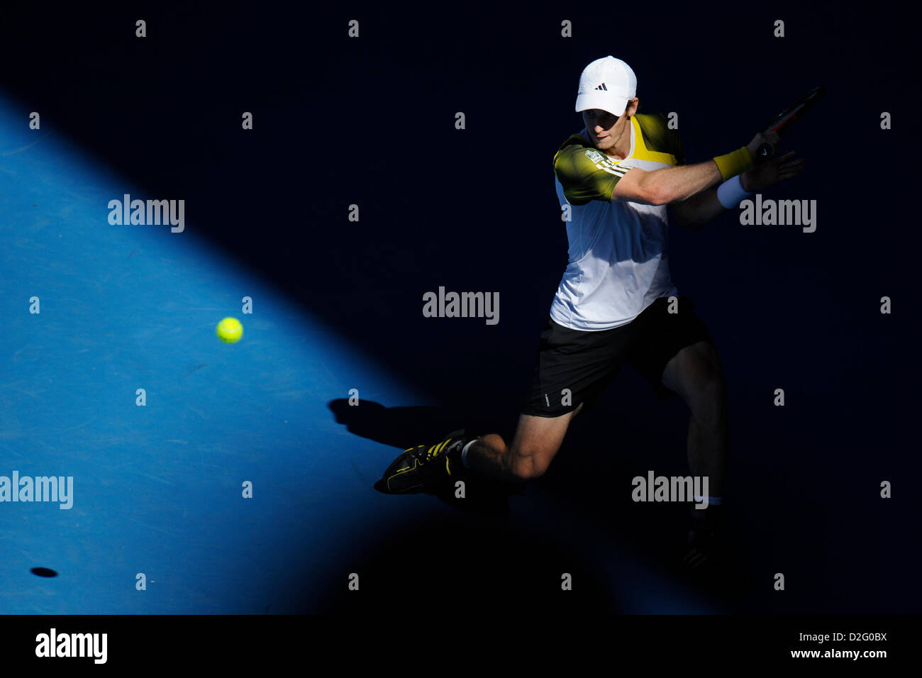 Melbourne, Australien. 23. Januar 2013.  Andy Murray aus Großbritannien kehrt ein Schuss in seinem Spiel am Tag zehn der Australian Open aus Melbourne Park. Stockfoto