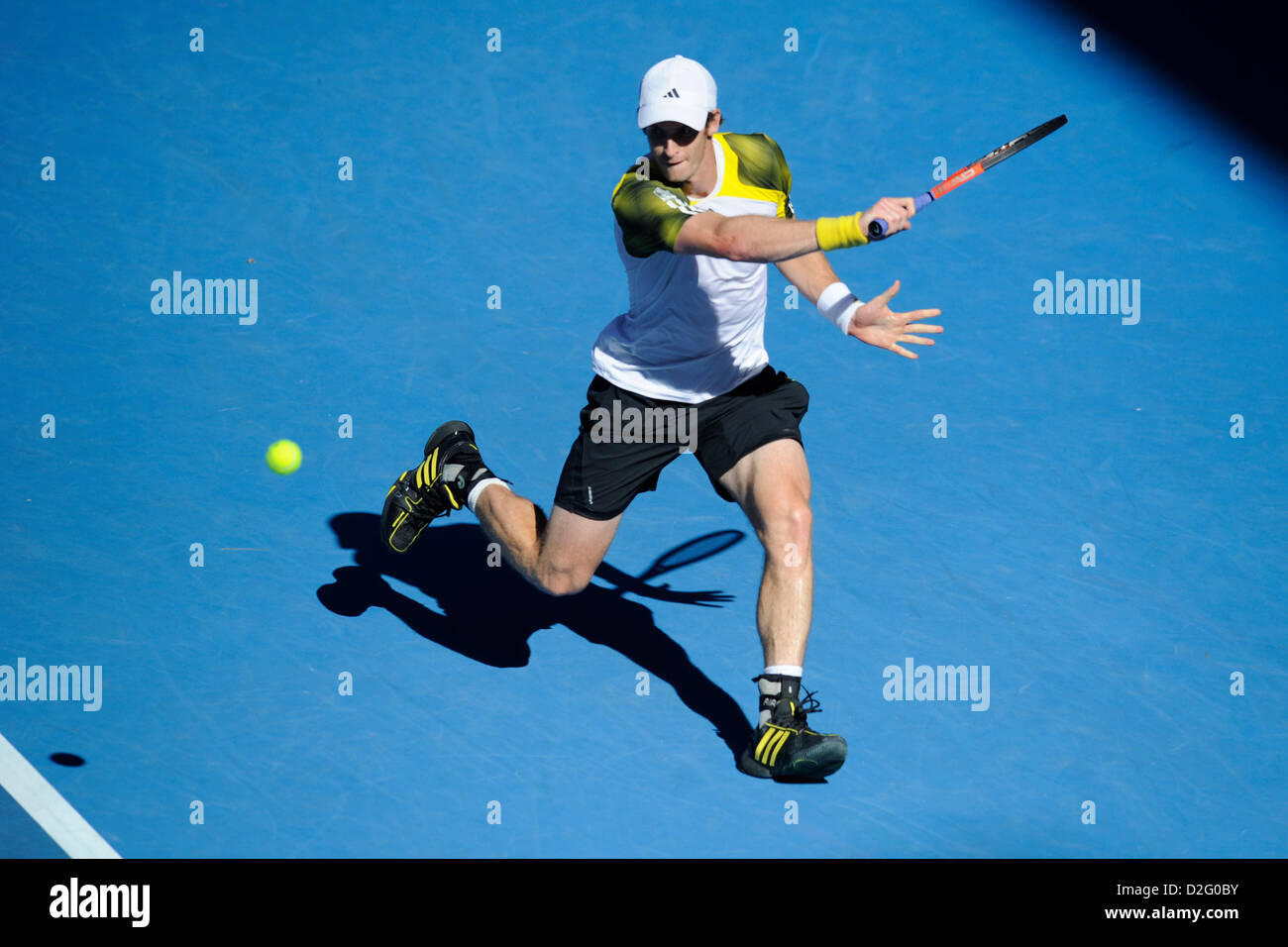 Melbourne, Australien. 23. Januar 2013.  Andy Murray aus Großbritannien kehrt ein Schuss in seinem Spiel am Tag zehn der Australian Open aus Melbourne Park. Stockfoto