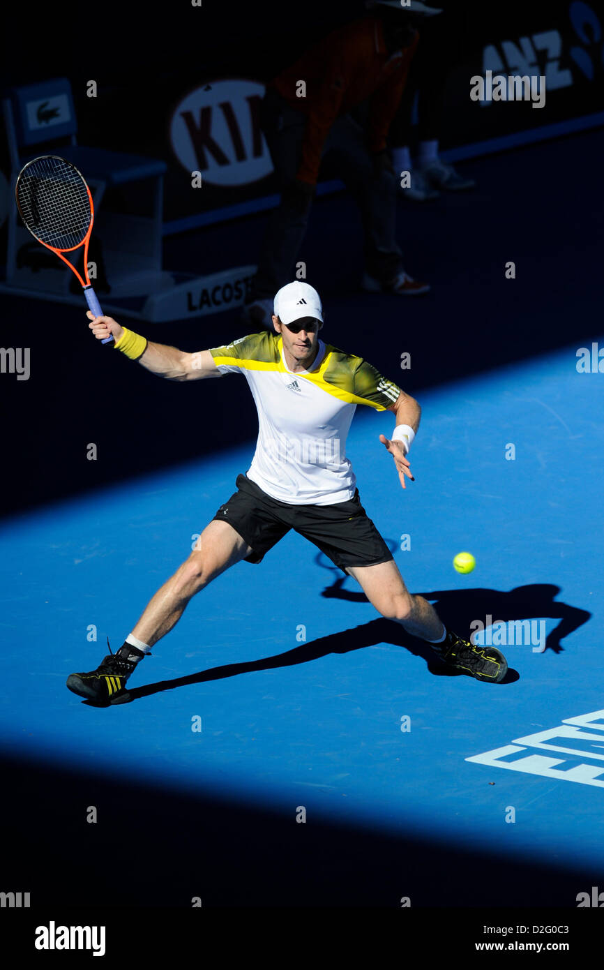 Melbourne, Australien. 23. Januar 2013.  Andy Murray aus Großbritannien kehrt ein Schuss in seinem Spiel am Tag zehn der Australian Open aus Melbourne Park. Stockfoto