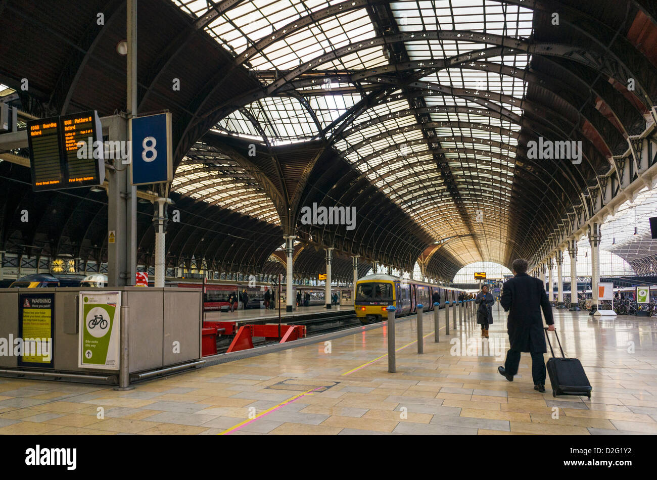Bahnsteig an der Paddington Station, London, UK Stockfoto