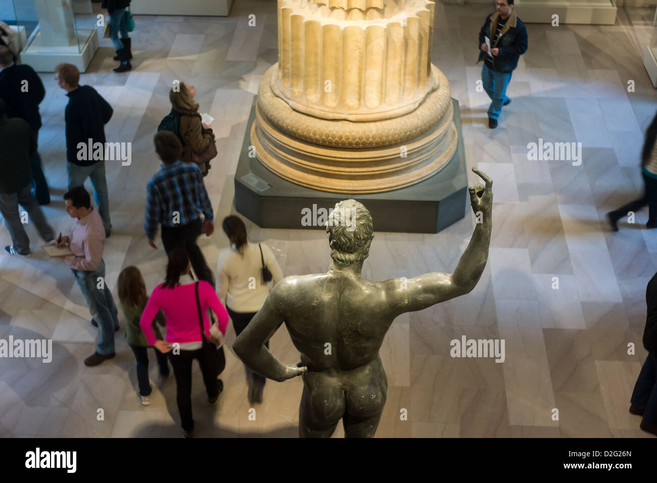 Besucher im Metropolitan Museum of Art in New York am Sonntag, 20. Januar 2013. (© Richard B. Levine) Stockfoto