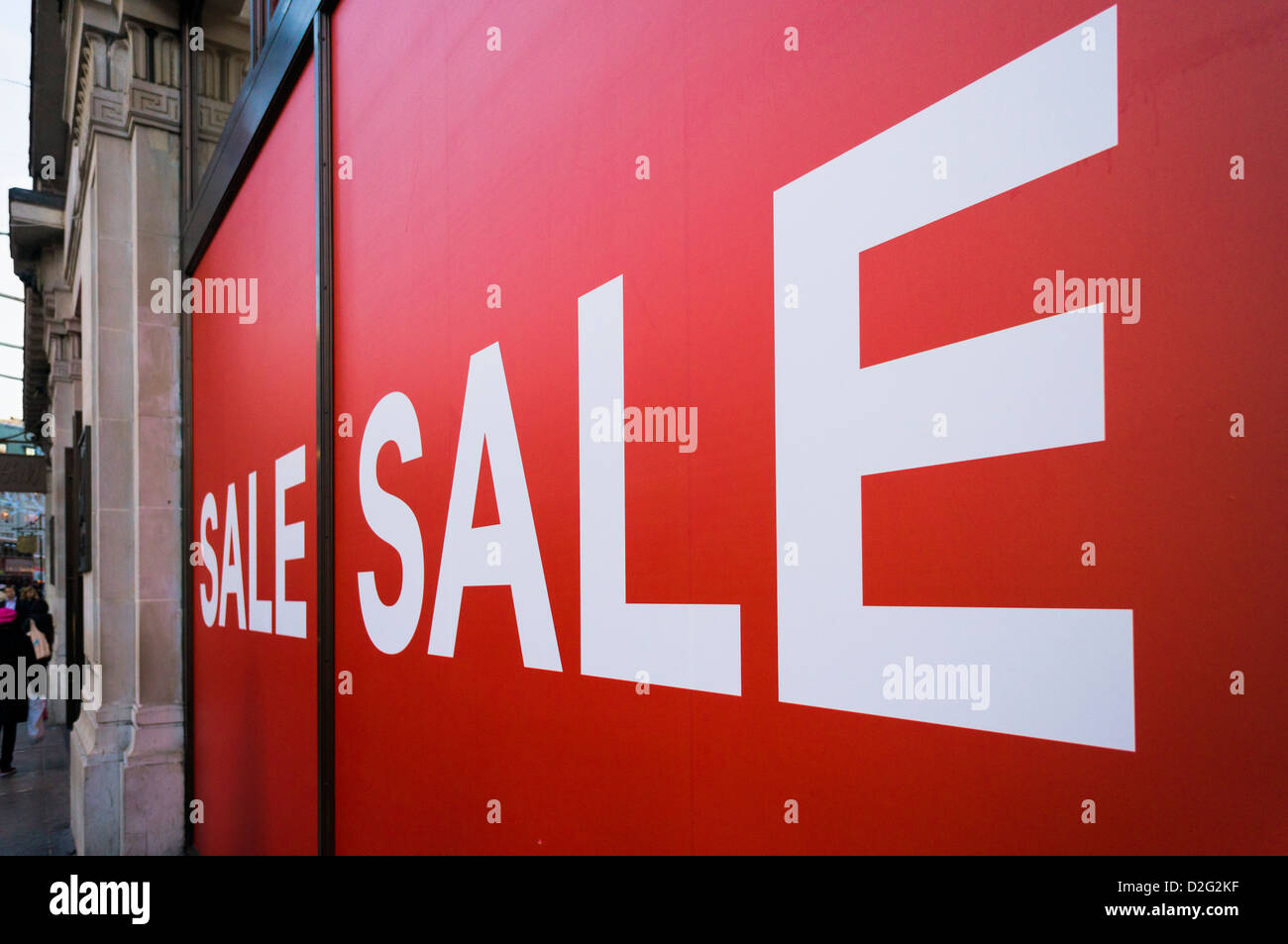 Verkauf Zeichen in einem Schaufenster, UK Stockfoto