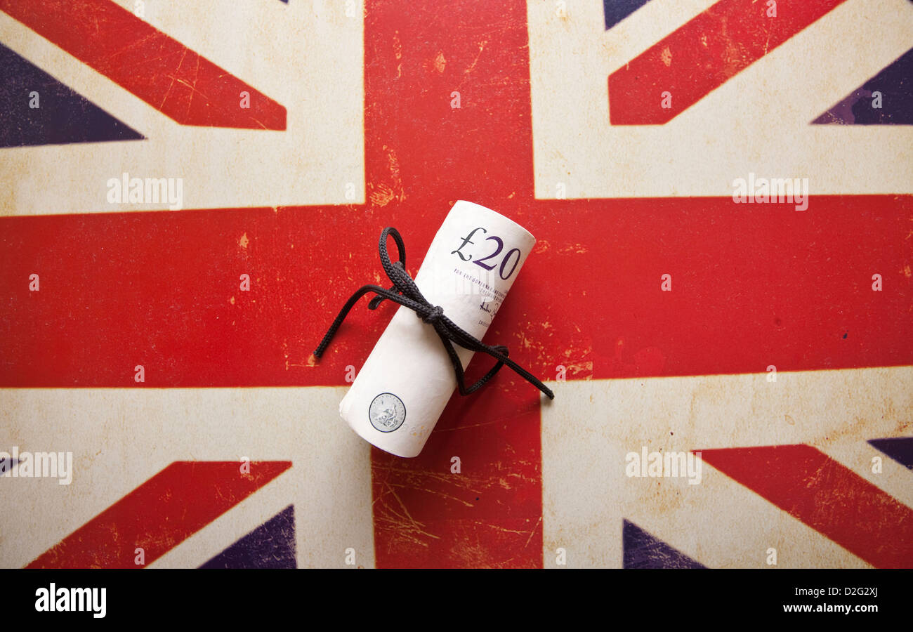 Zwanzig Pfund-Sterling-Banknote Rollen auf Bild der Union Jack Flagge. Stockfoto