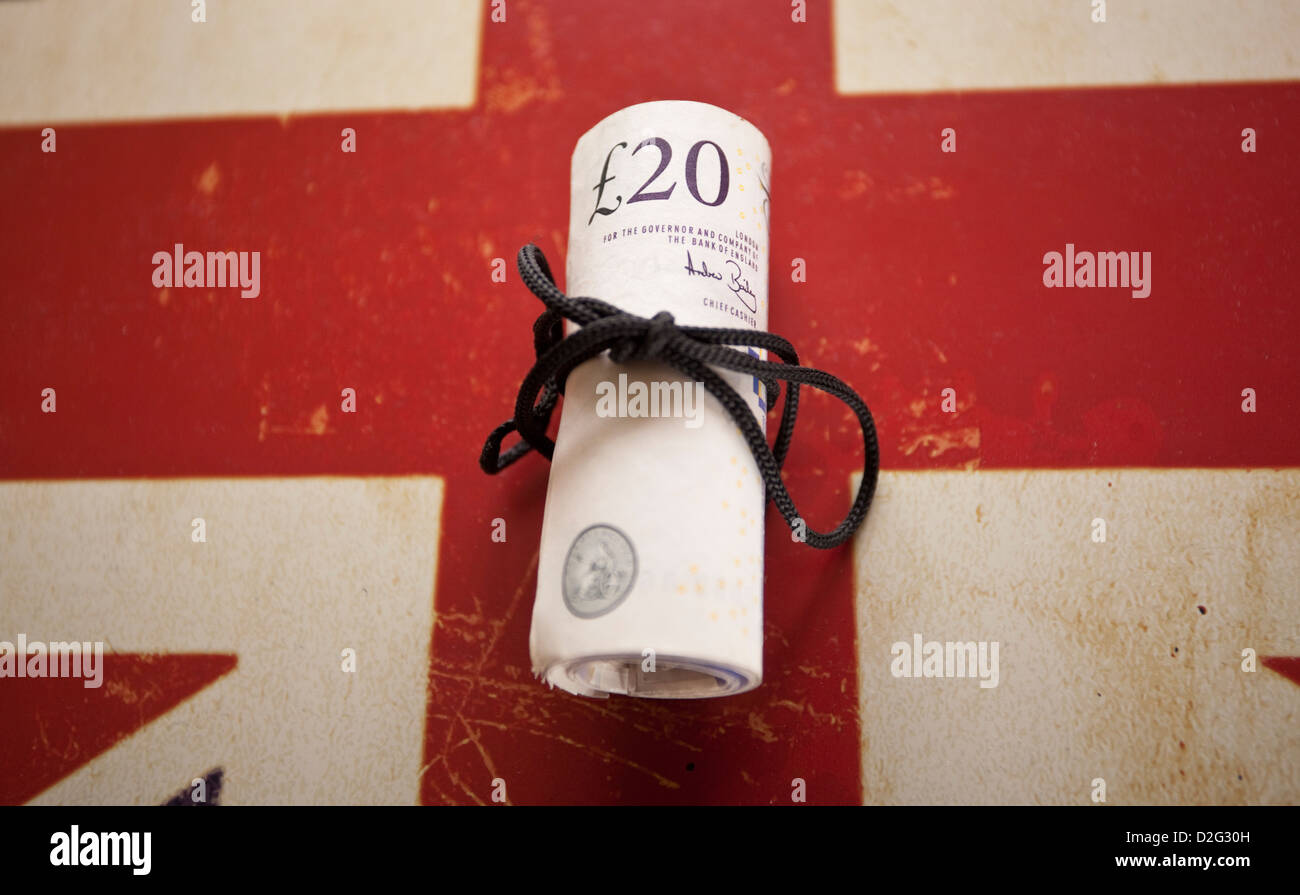 Zwanzig Pfund-Sterling-Banknote Rollen Sie auf ein Bild einer Union Jack-Flagge Stockfoto
