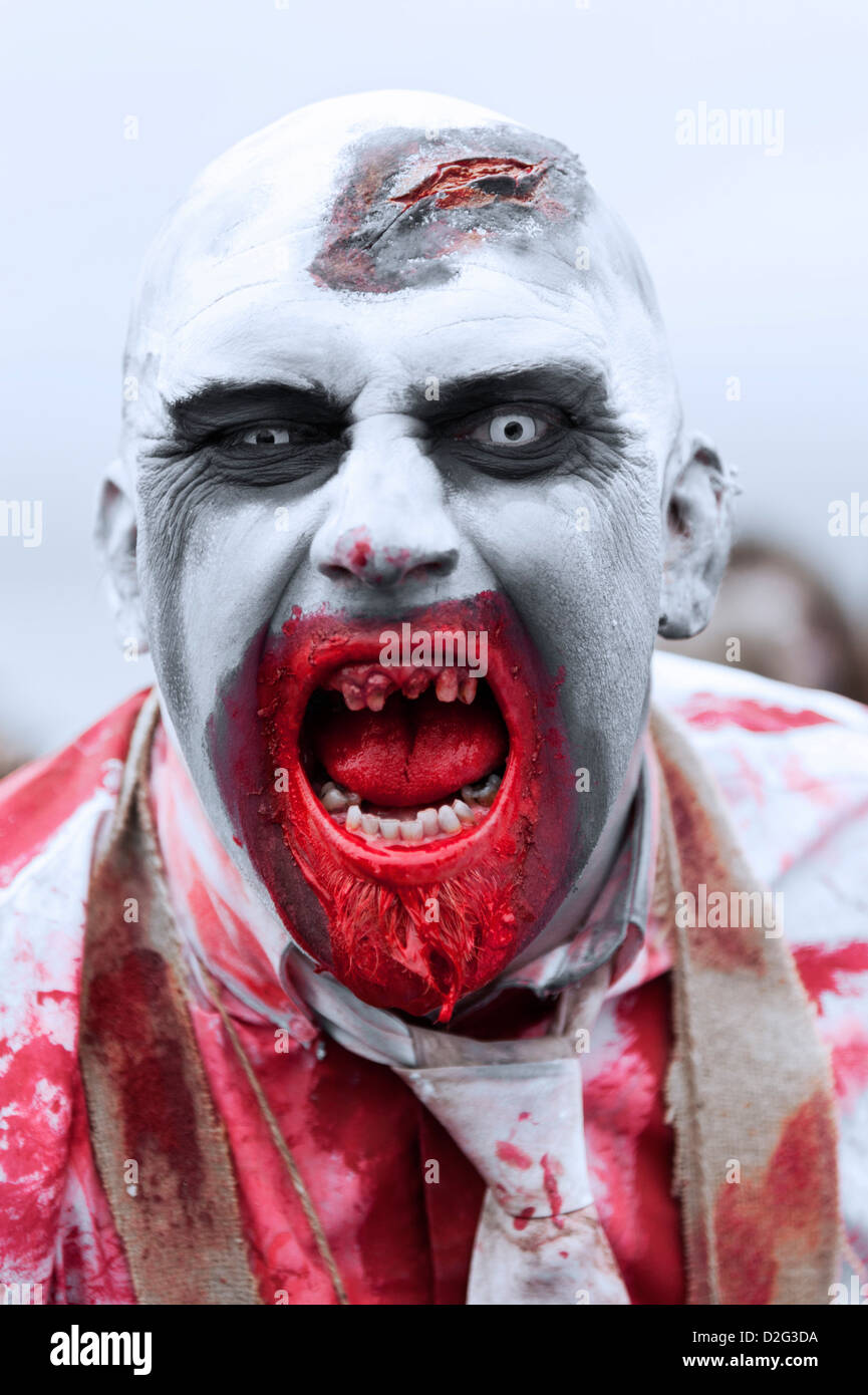 Zombie, die Teilnahme an der Brighton Zombie Parade 2012 Stockfoto