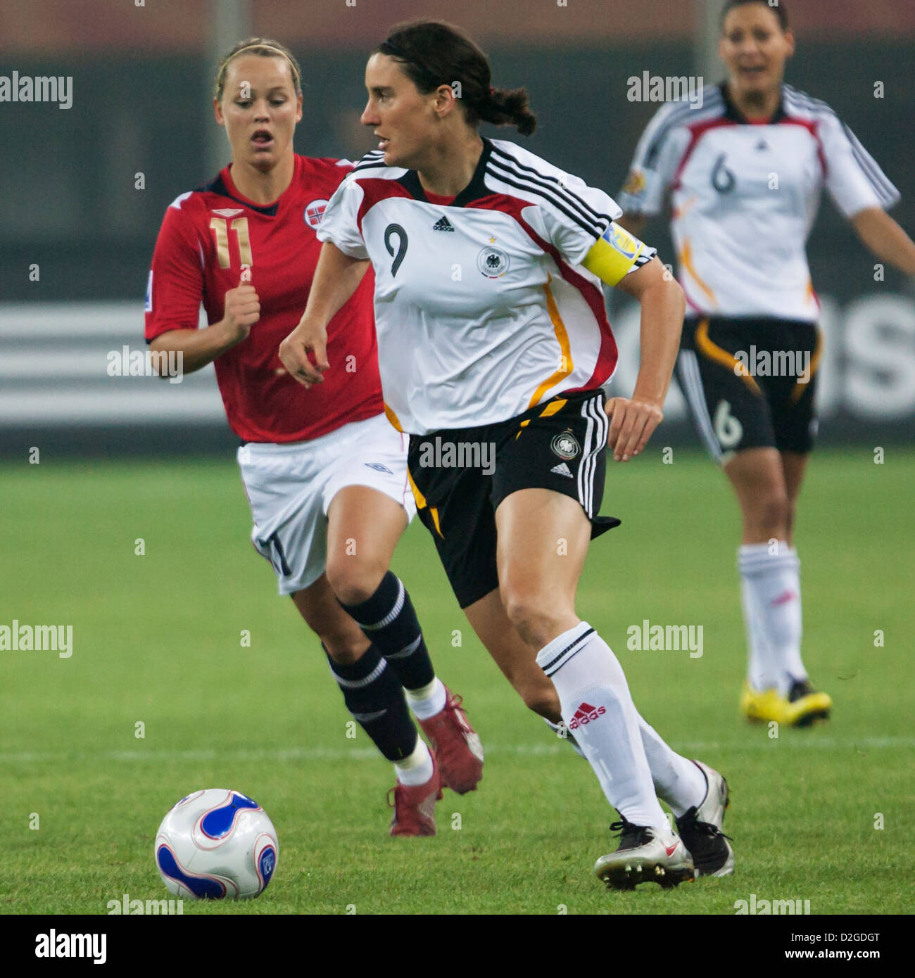 Deutschland-Team-Kapitän Birgit Prinz in Aktion während einer FIFA Frauen WM Halbfinale gegen Norwegen. Stockfoto