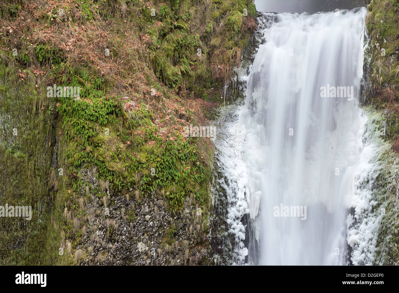 Multnomah Falls im Columbia River Gorge im Winter unteren Abschnitt Closeup Stockfoto