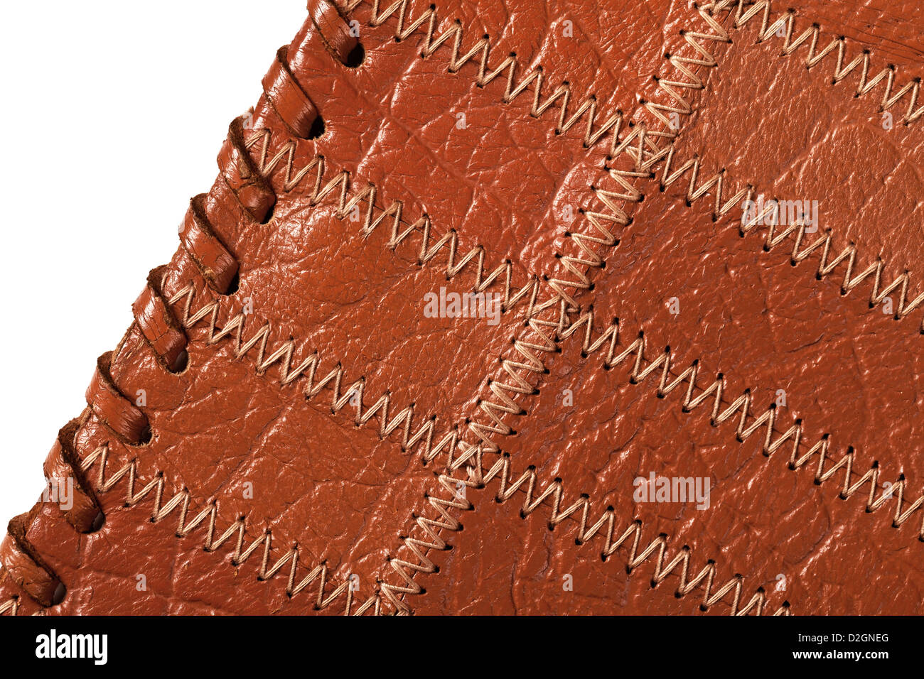 Braune Leder-Textur isoliert auf weißem Hintergrund. Makroaufnahme Stockfoto