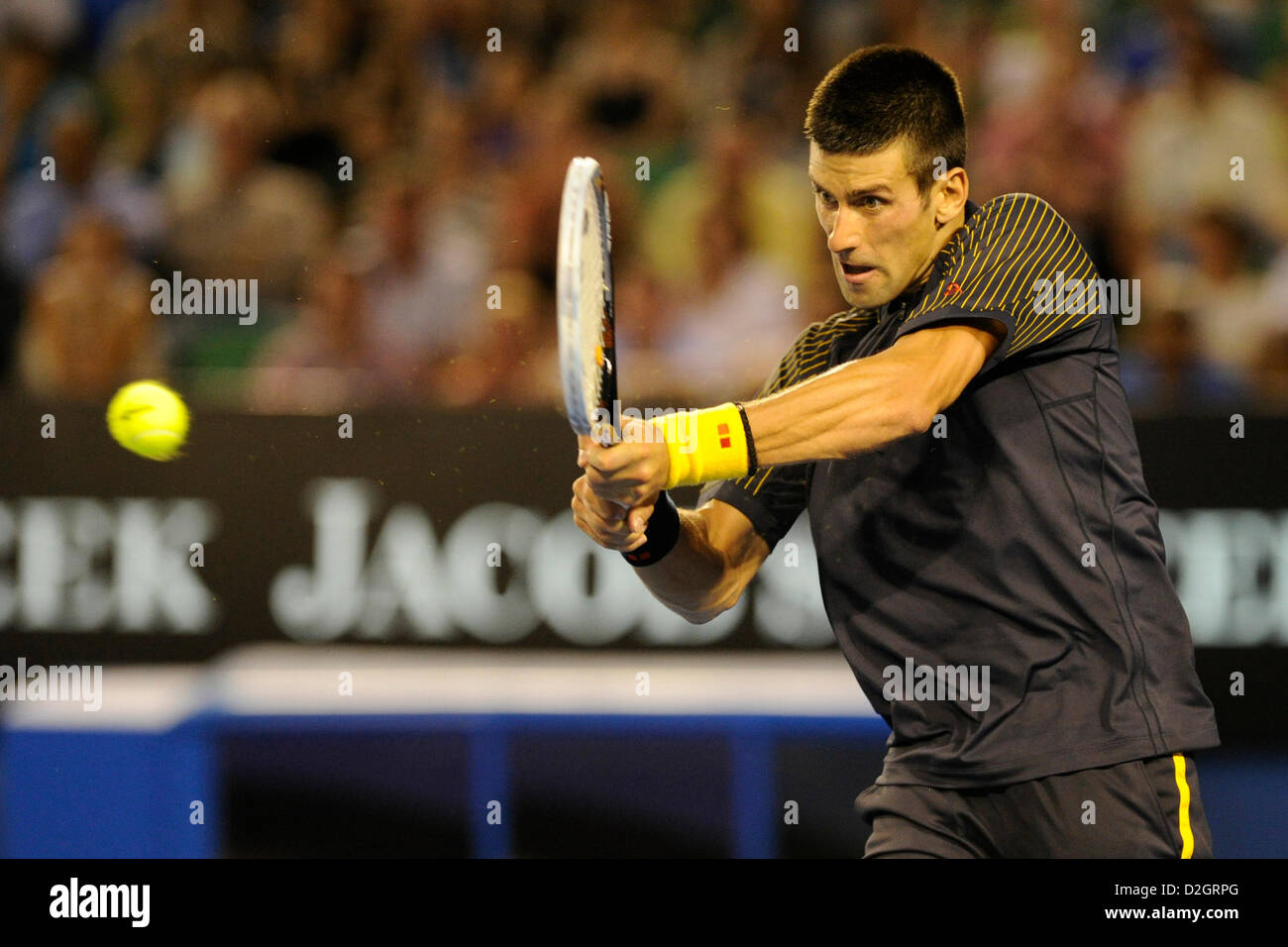 24. Januar 2013. Melbourne, Australien. Novak Djokovic Serbien kehrt ein Schuss in seinem Spiel am Tag elf der Australian Open aus Melbourne Park. Stockfoto