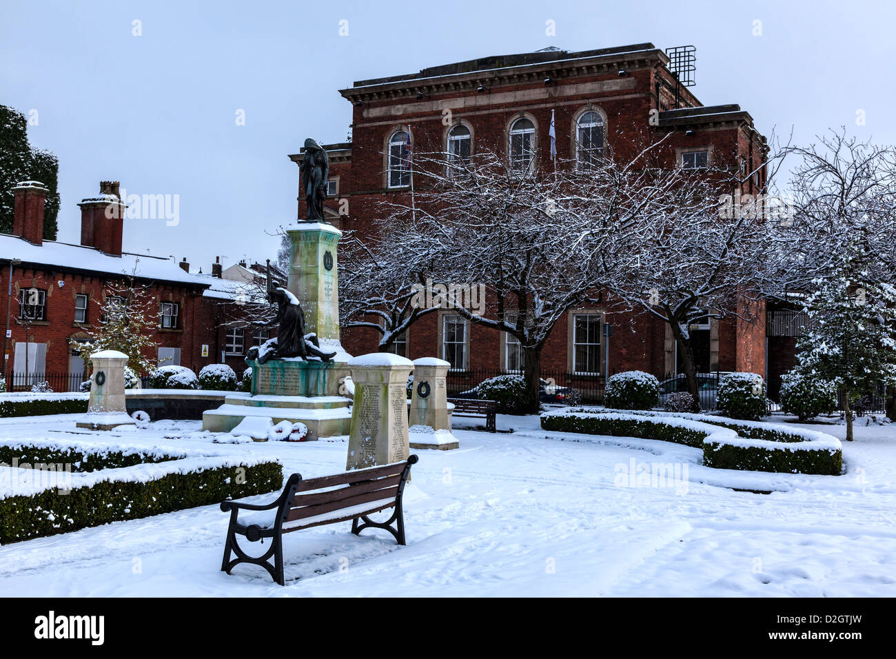 Macclesfield Kriegerdenkmal im Schnee Stockfoto