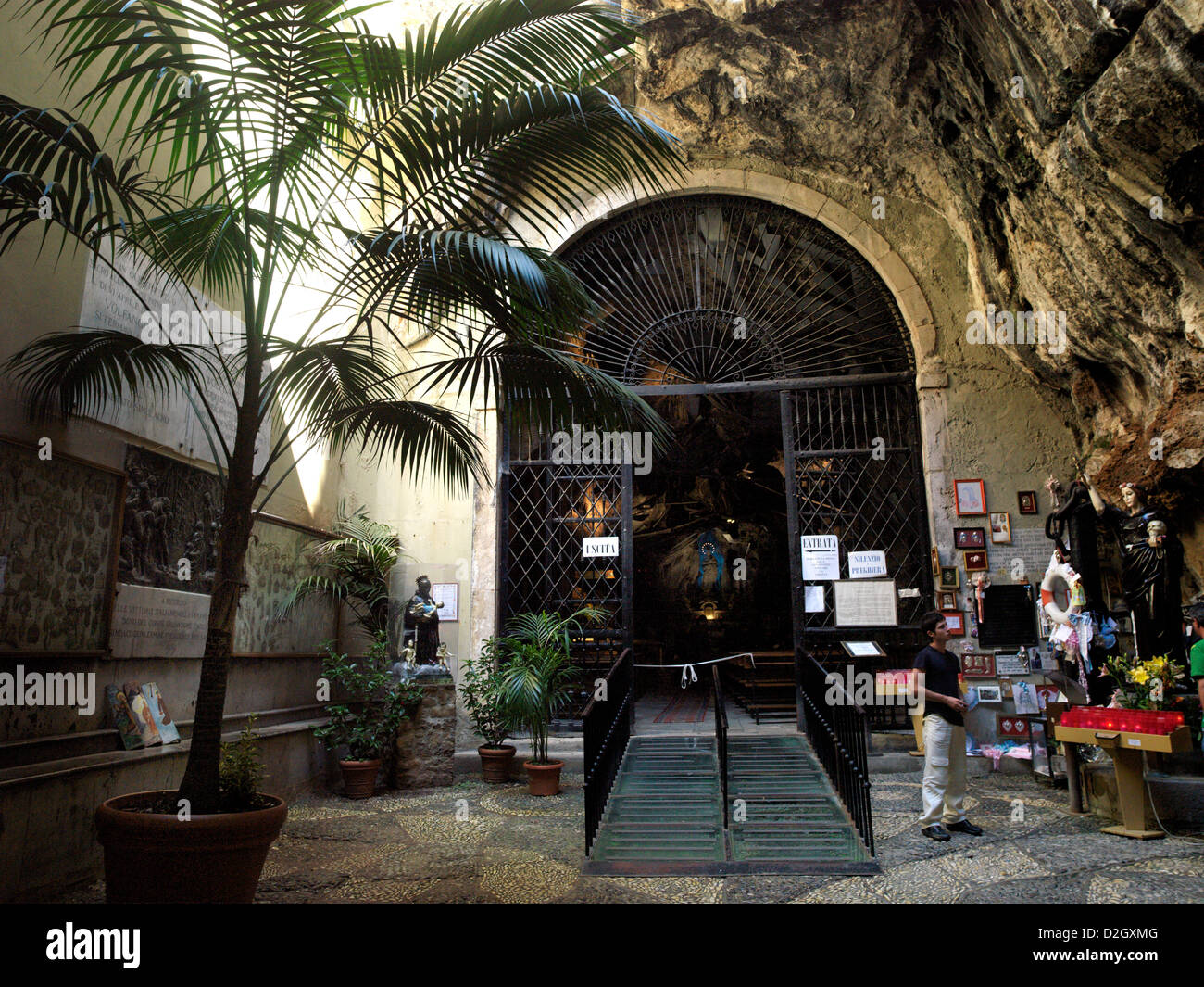 Monte Pellegrino Sizilien Italien Wallfahrtskirche Santa Rosalia Eingang zur Grotte Stockfoto