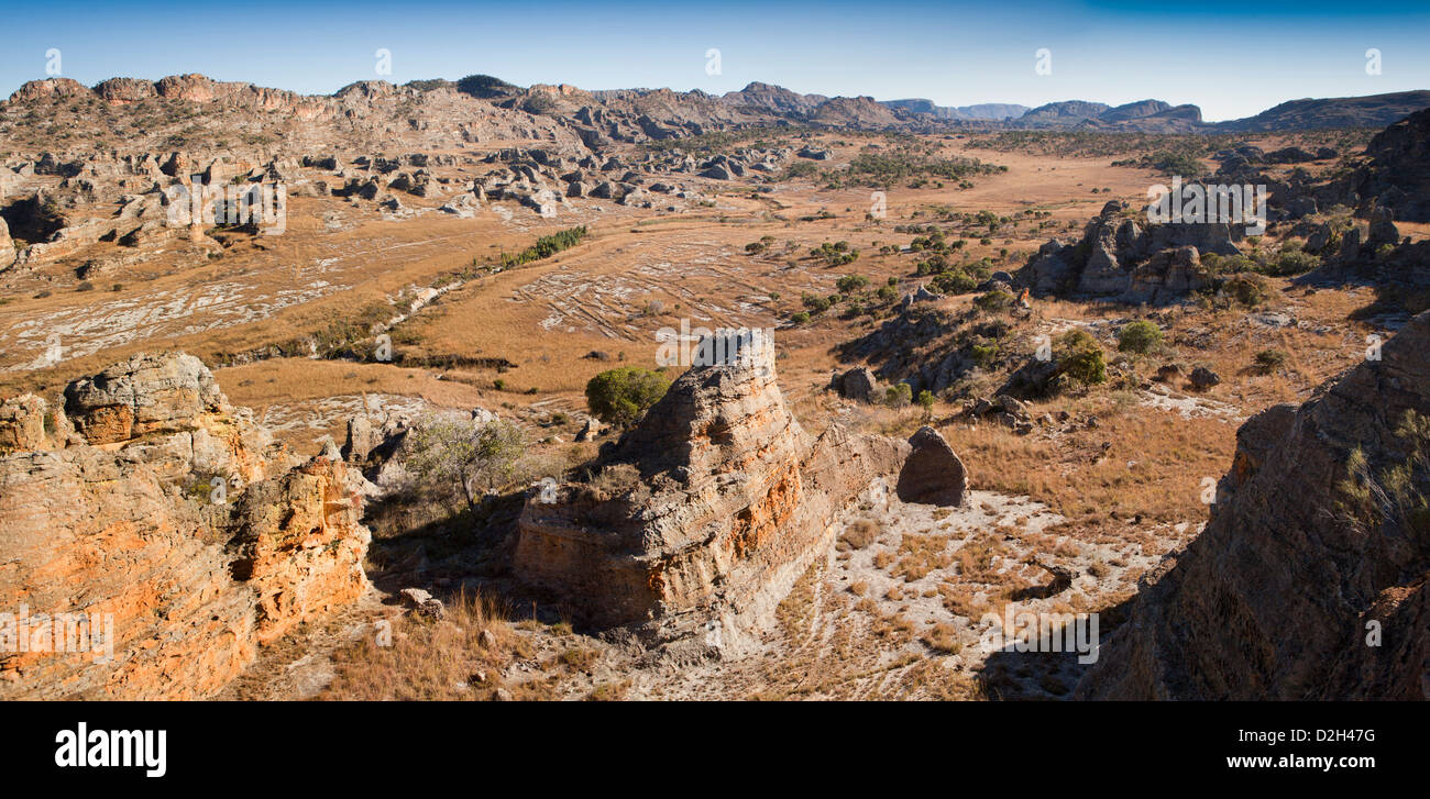 Madagaskar, Parc National de l'Isalo, felsige Landschaft auf Mittelland, Panorama Stockfoto