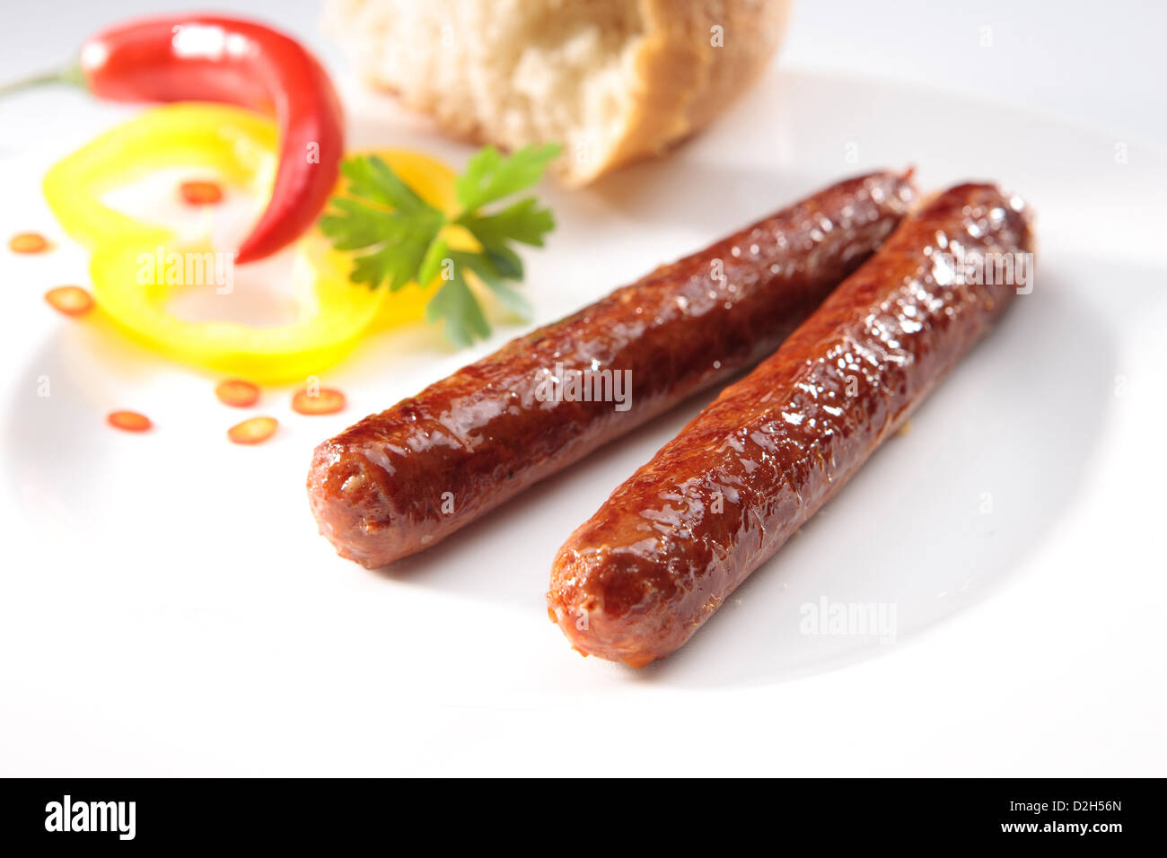 Riedlingen, Deutschland, Merguez auf einer Platte garniert Stockfoto