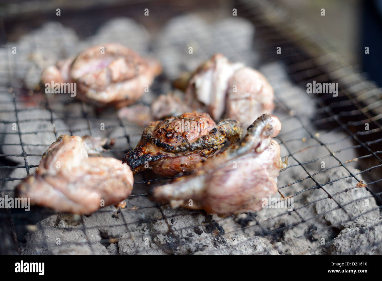Lamm-Hoden Kochen auf dem Grill Stockfotografie - Alamy