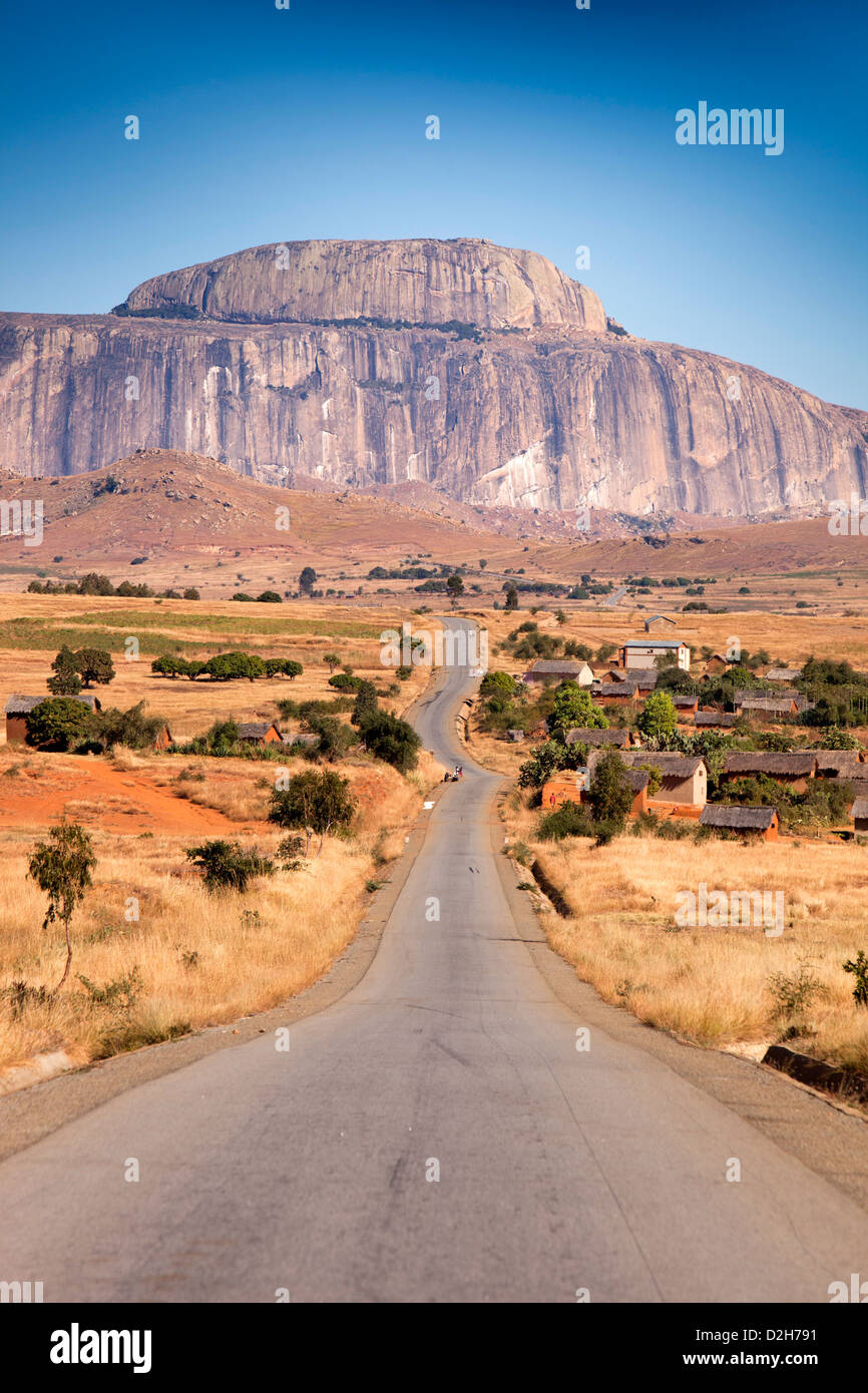 Madagaskar, Route RN7, Bonnette de l'Eveque, Bischöfe Deckgestein, Granit Felsen Stockfoto