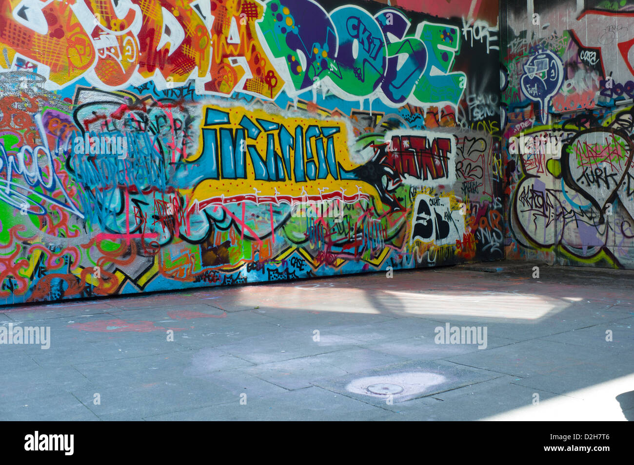 London, Southbank, Riverside, bunt, bunt, Graffiti, street-art Stockfoto