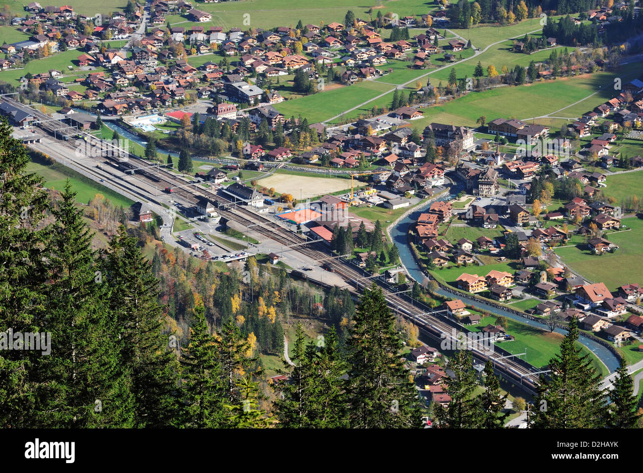 Die Schweizer Stadt Kandersteg im Berner Oberland, aus der Luft Stockfoto