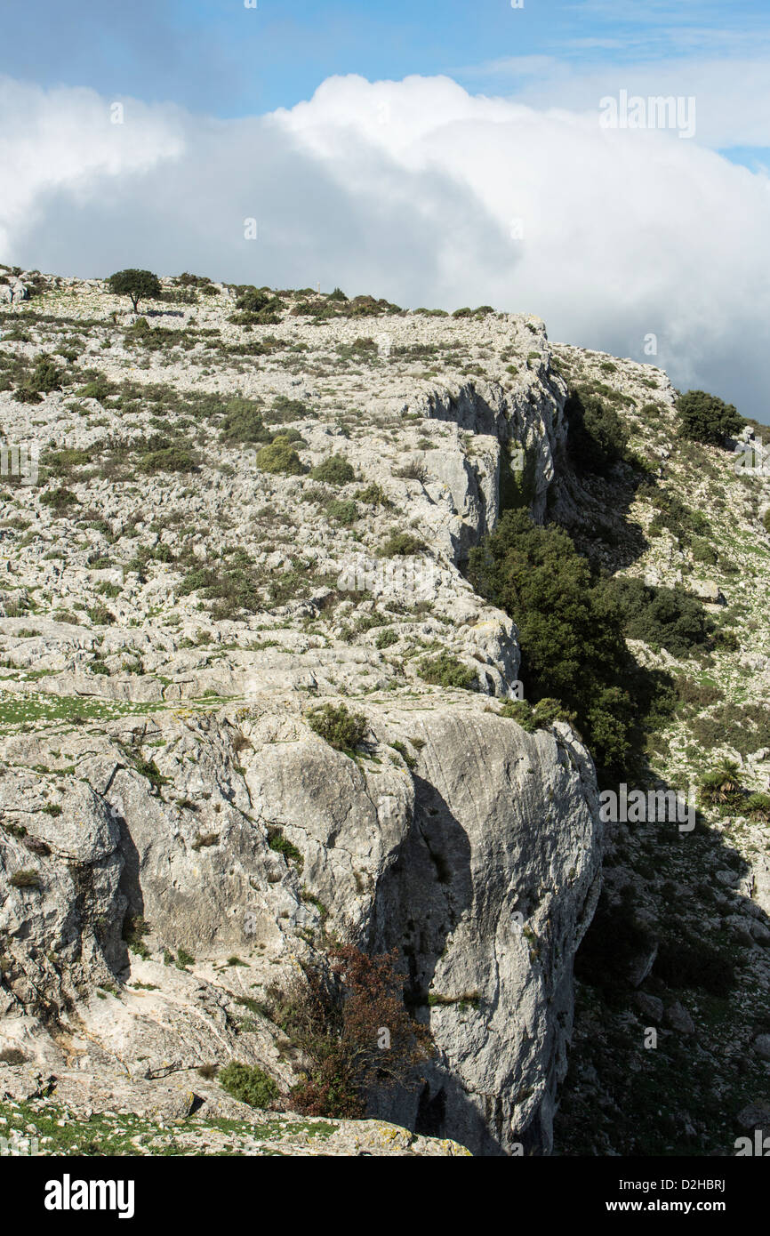 Kalksteinfelsen, Costa Blanca-Berge Stockfoto