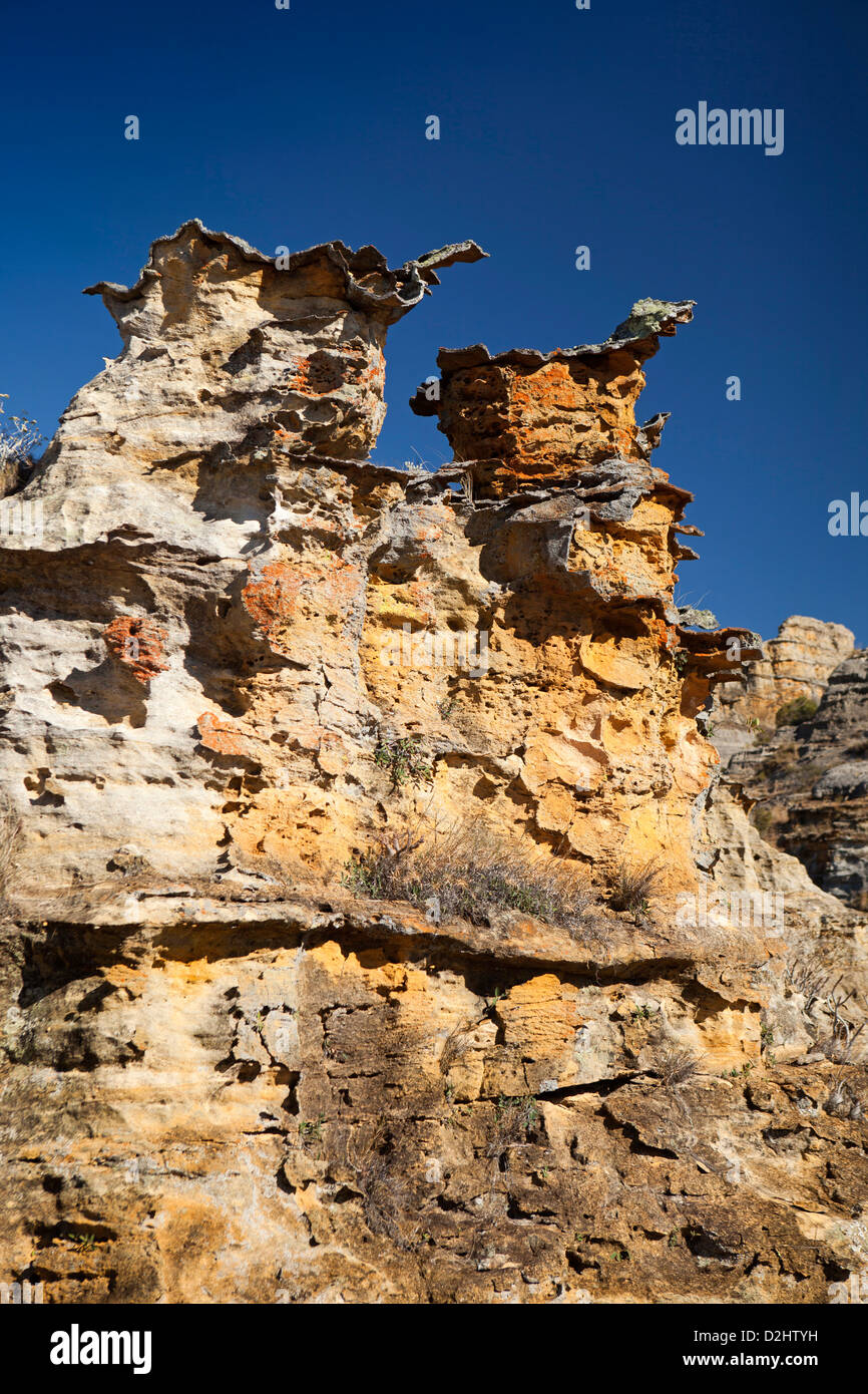 Madagaskar, Parc National de l'Isalo, Wind geformten Sandstein Felsen im Mittelland Stockfoto