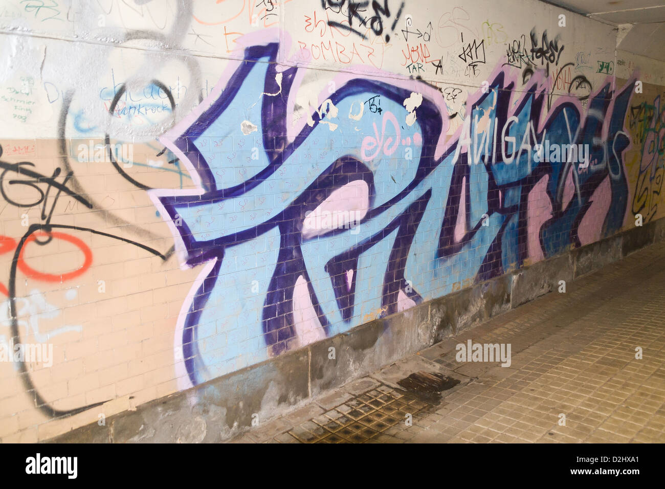 Die Unterführung am Bahnhof Radebeul, Deutschland, graffiti Stockfoto