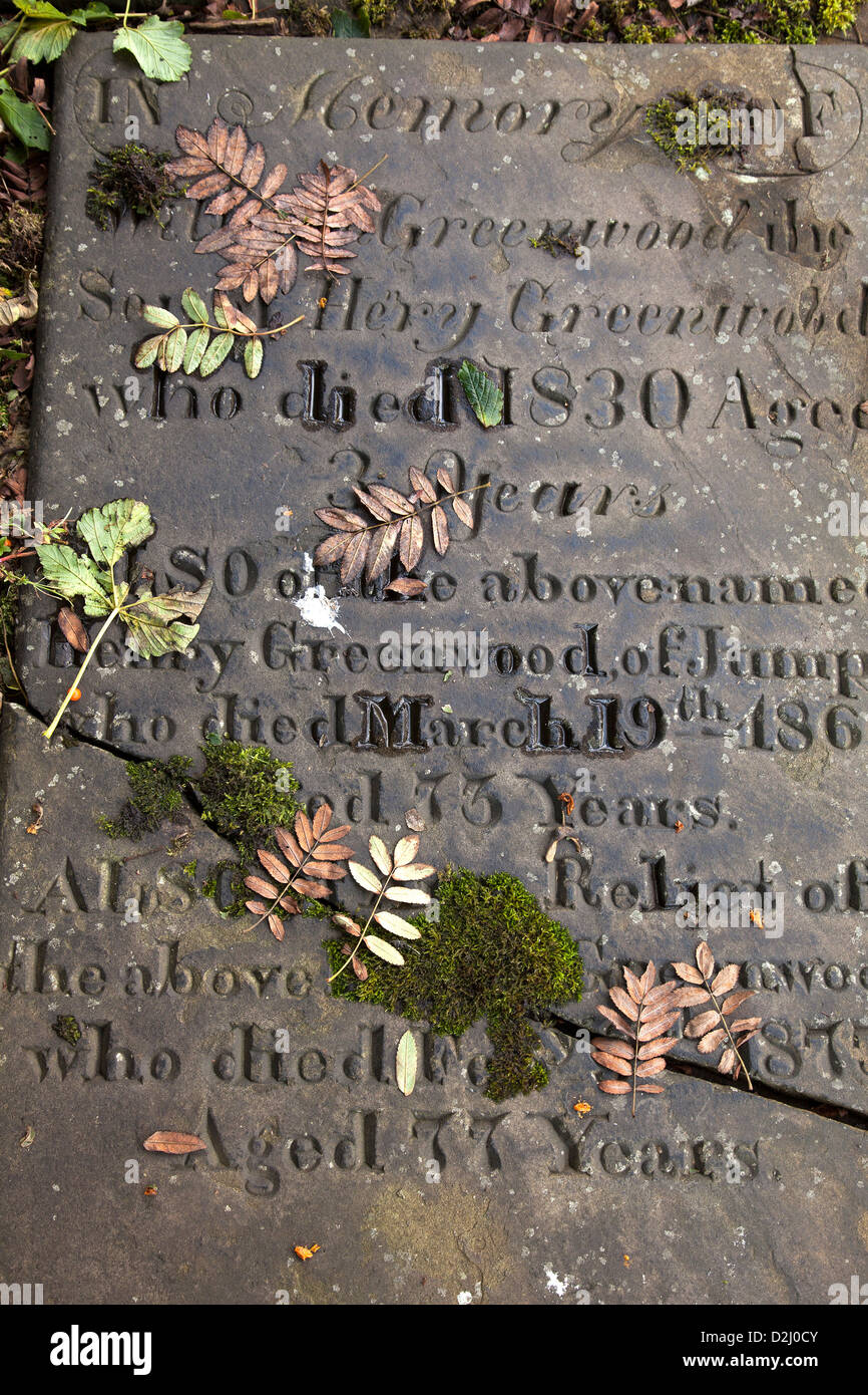 Grabstein Schlossresidenz St. Thomas a Becket ruiniert Kirche, Heptonstall Stockfoto