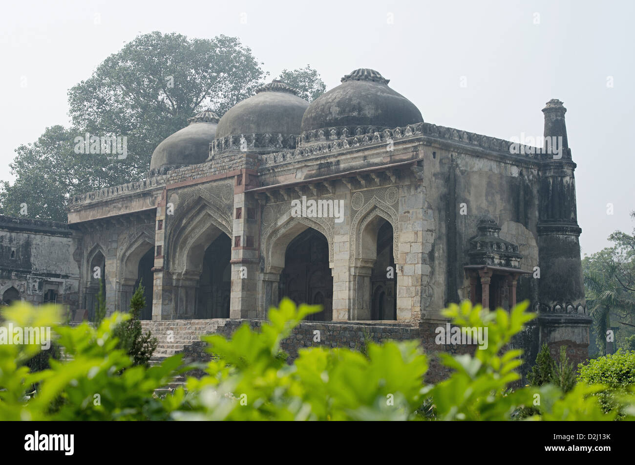 Teilansicht der Eingang zum Gebet Hall von Jami Mosque (Bara Gumbad Moschee).  Lodi Gardens, New Delhi, Indien Stockfoto