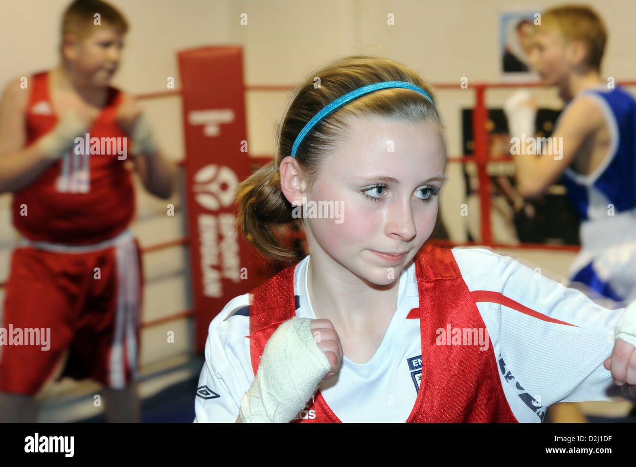 Teenager-Mädchen bei einem Boxing Club South Yorkshire UK Stockfoto
