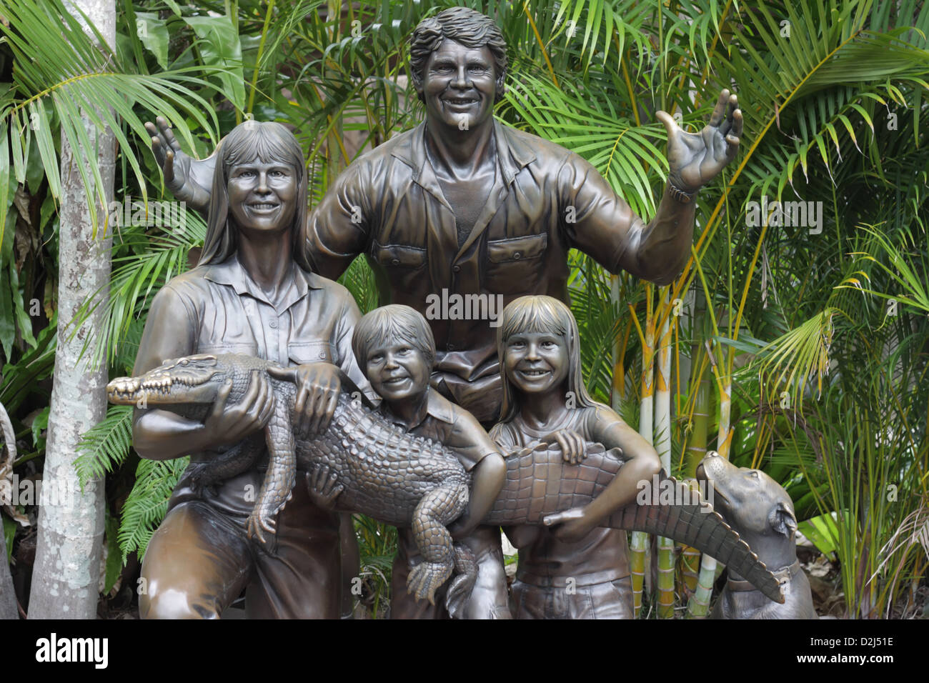 Nahaufnahme von Steve Irwin Familie inklusive Hund und Alligator im  Australia Zoo Stockfotografie - Alamy