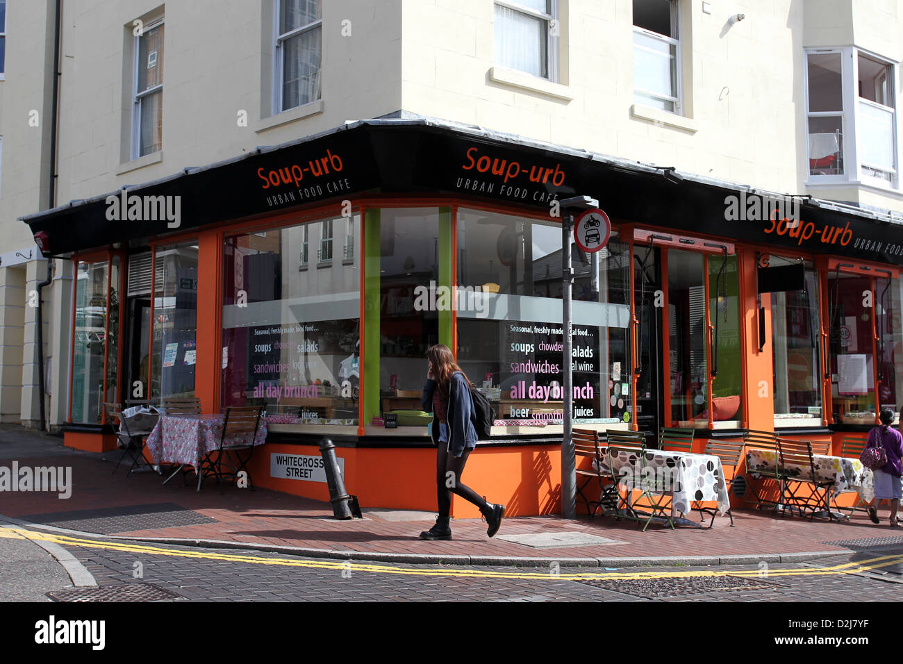 Café Kultur im Sommer in Brighton und Hove, East Sussex, UK. Stockfoto