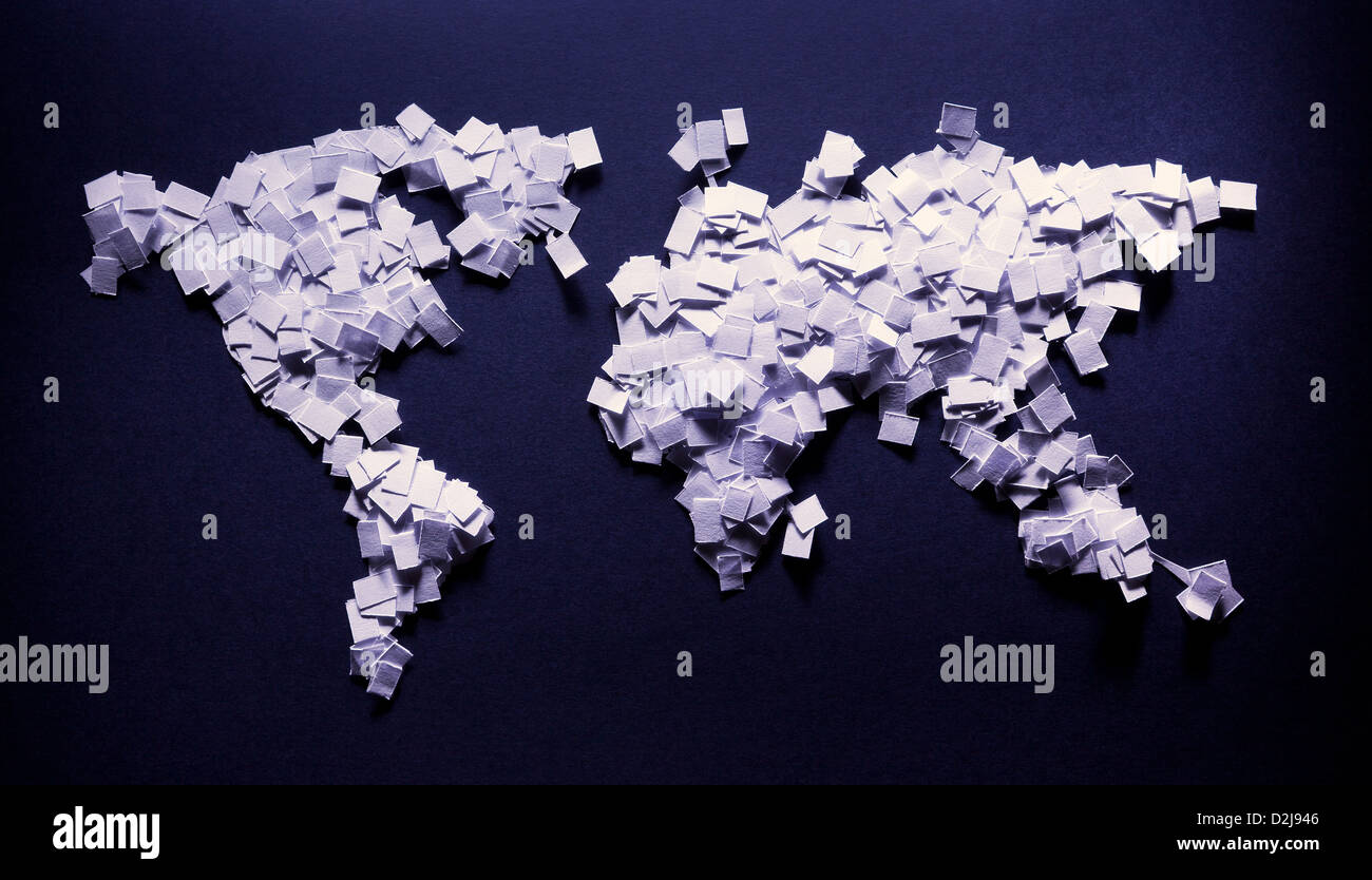 Earth-Karte hergestellt von Papieren, eine Art Mosaik, auf blauem Hintergrund beleuchtet. Stockfoto