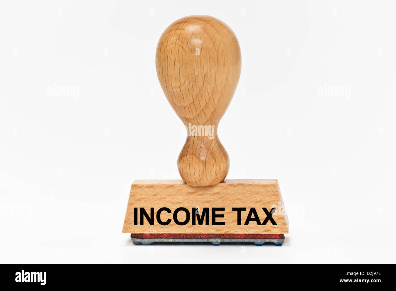 Detail-Foto von einem Stempel mit der Inschrift Einkommensteuer, Hintergrund weiß Stockfoto