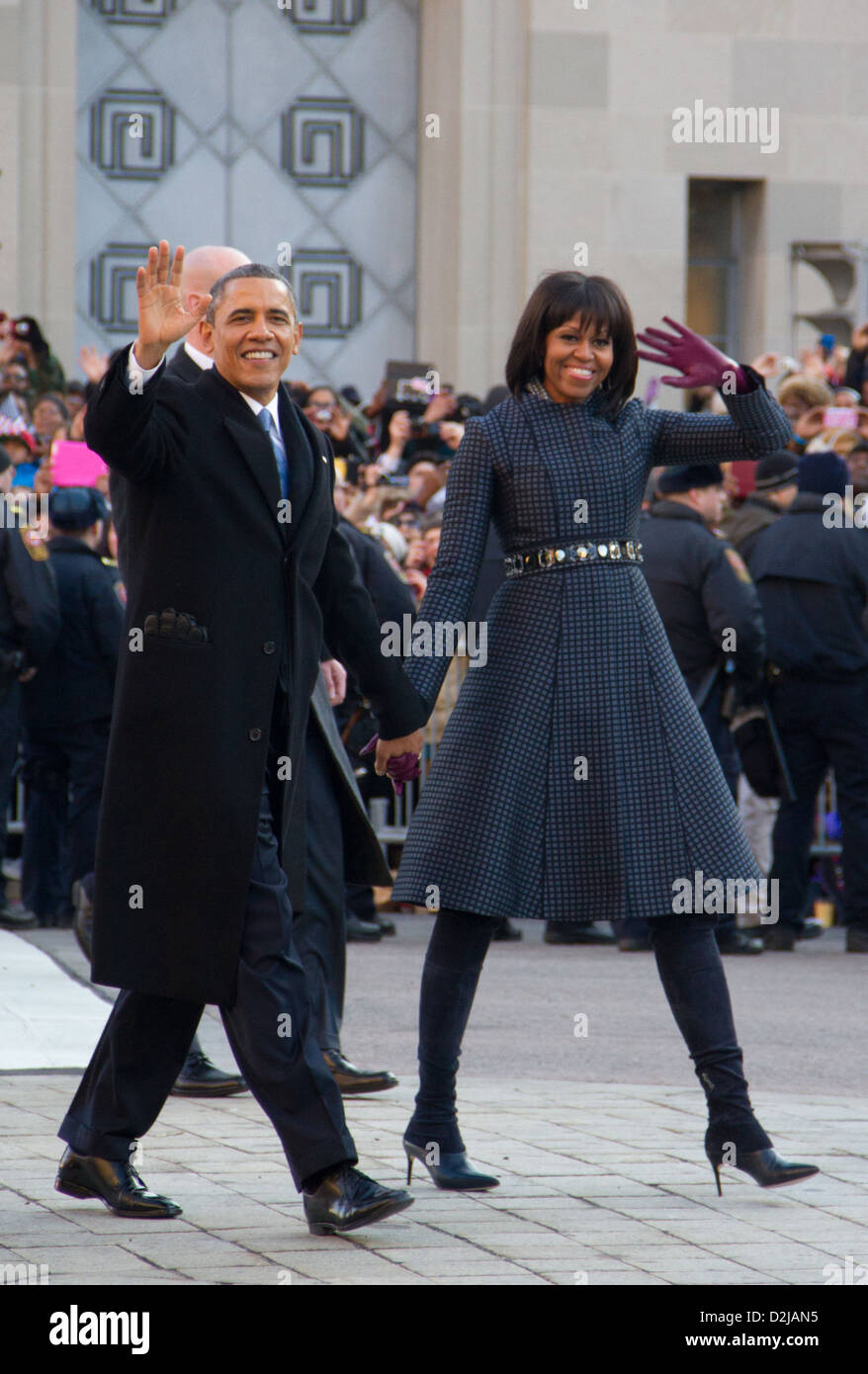 Präsident Barak Obama und First Lady Michelle Fuß während der konstituierenden Parade auf der Pennsylvania Avenue. Stockfoto