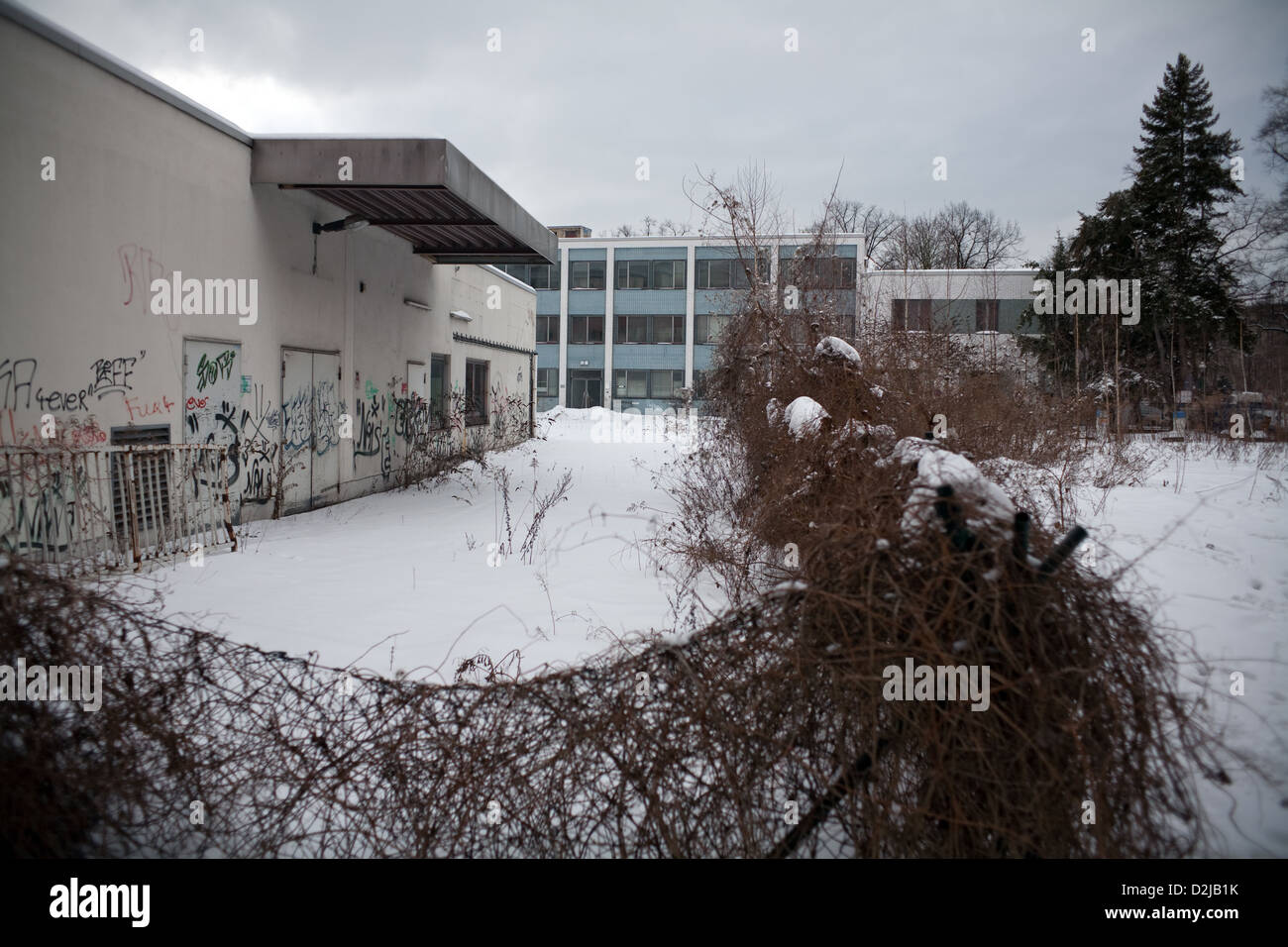 Berlin, Deutschland, Supermarkt und freie Bürogebäude aufgegeben Stockfoto