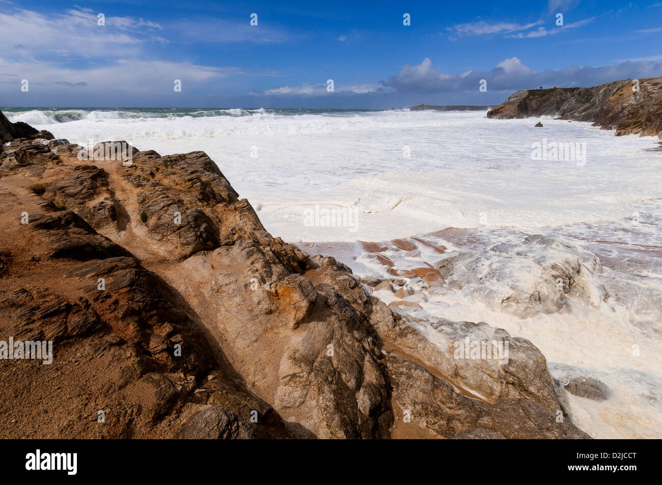 Sturm, Quiberon (Morbihan, Bretagne, Frankreich), am Meer, mit Schaum bedeckt. Stockfoto