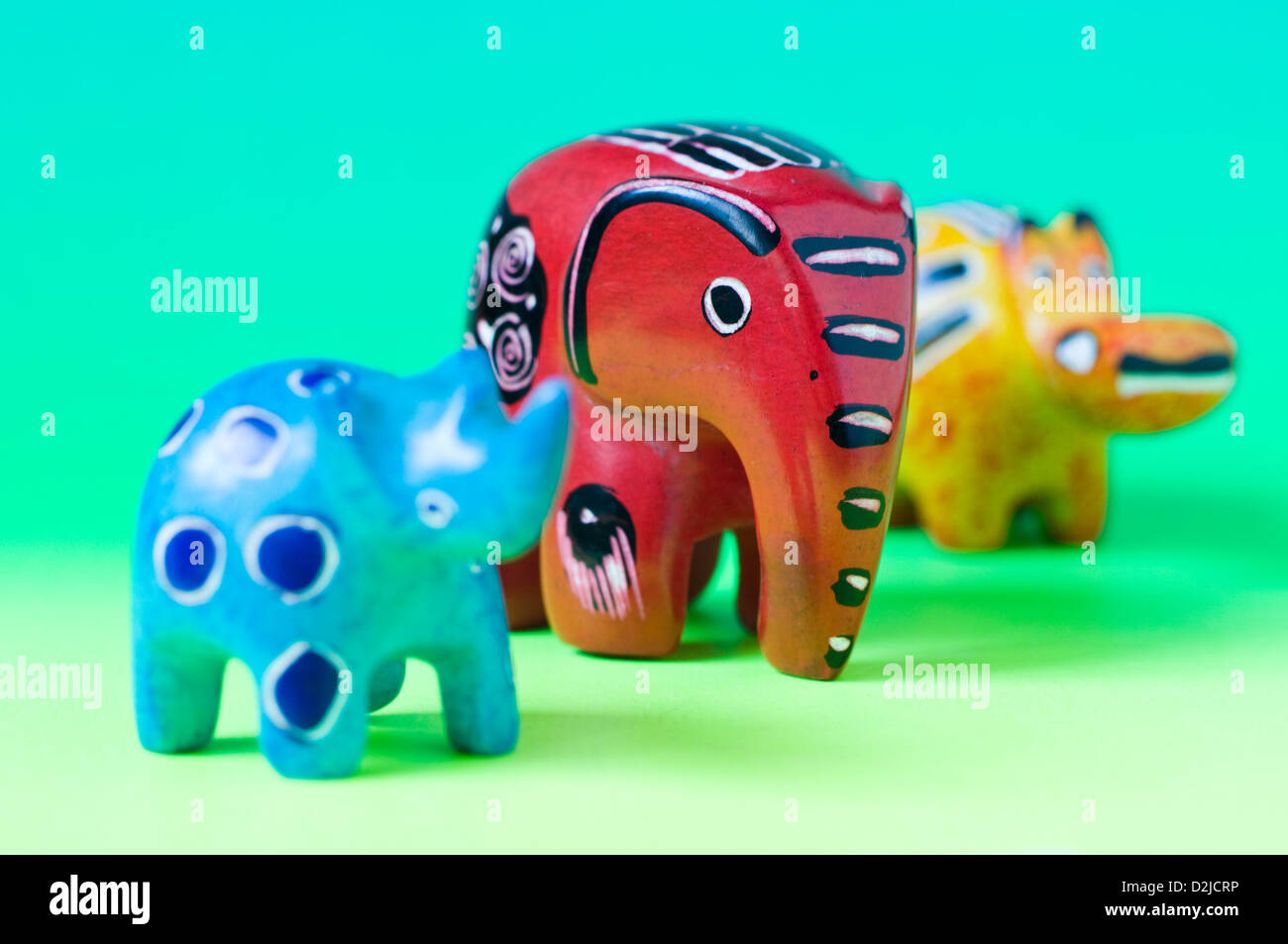 Miniatur-Speckstein-Neuheit afrikanische Tierfiguren geschnitzt Stockfoto