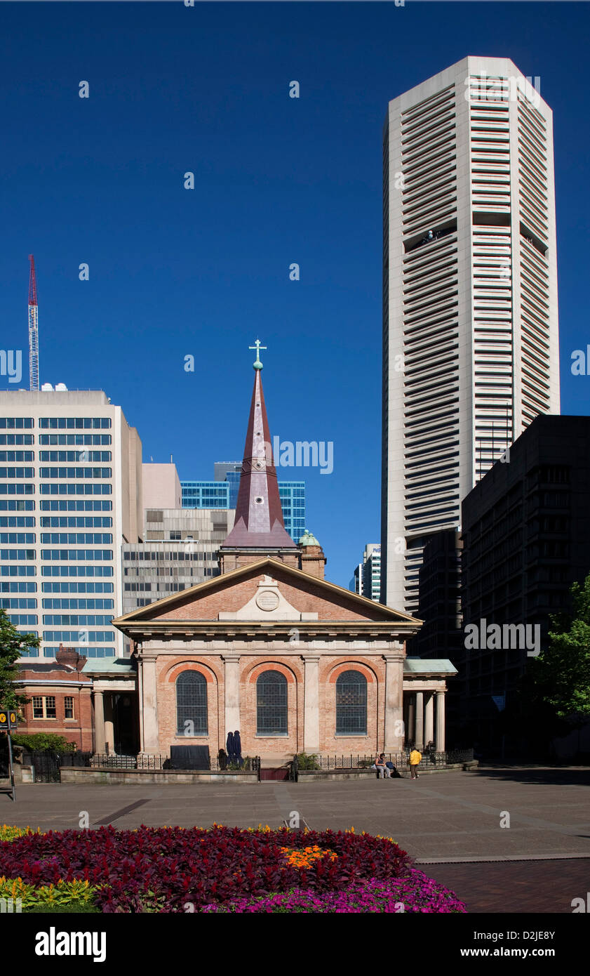 Sydneys ältesten Kirche St. James mit MLC Gebäude im Hintergrund Macquarie Street Sydney Australien Stockfoto