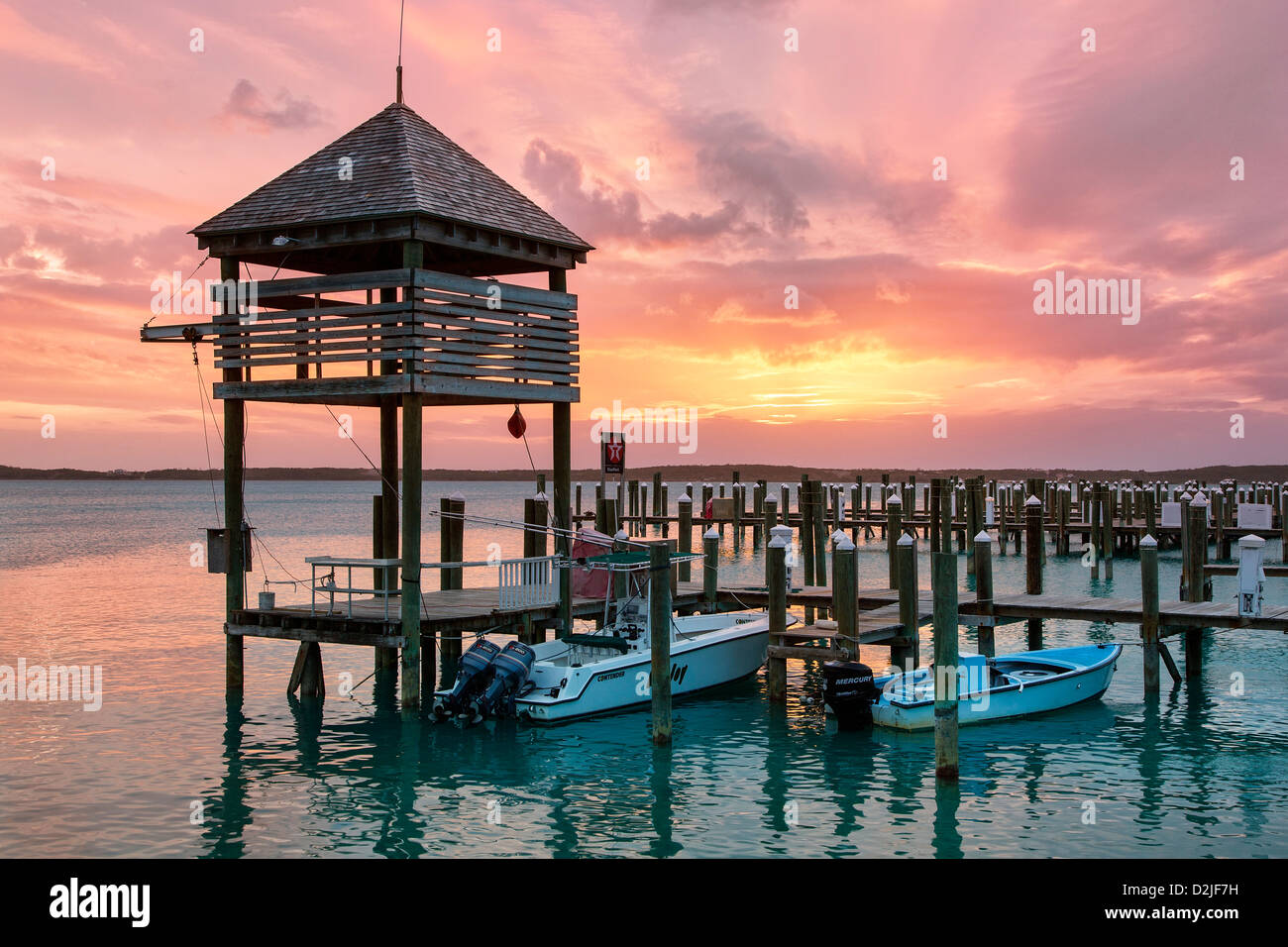 Bahamas, Harbor Island, Sonnenuntergang über Valentinstag Marina Stockfoto