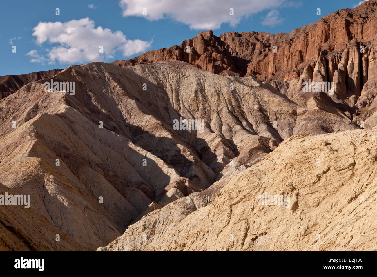 Die schwarzen Berge vom Golden Canyon in Death Valley Nationalpark, Kalifornien. Stockfoto