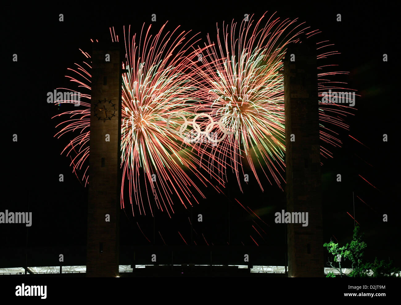 Feuerwerk bei der Pyronale 2009 über das Olympiastadion, Berlin, Deutschland Stockfoto Feuerwerk bei der Pyronale 2009 über das Olympiastadion, Berlin, Deutschland Stockfoto