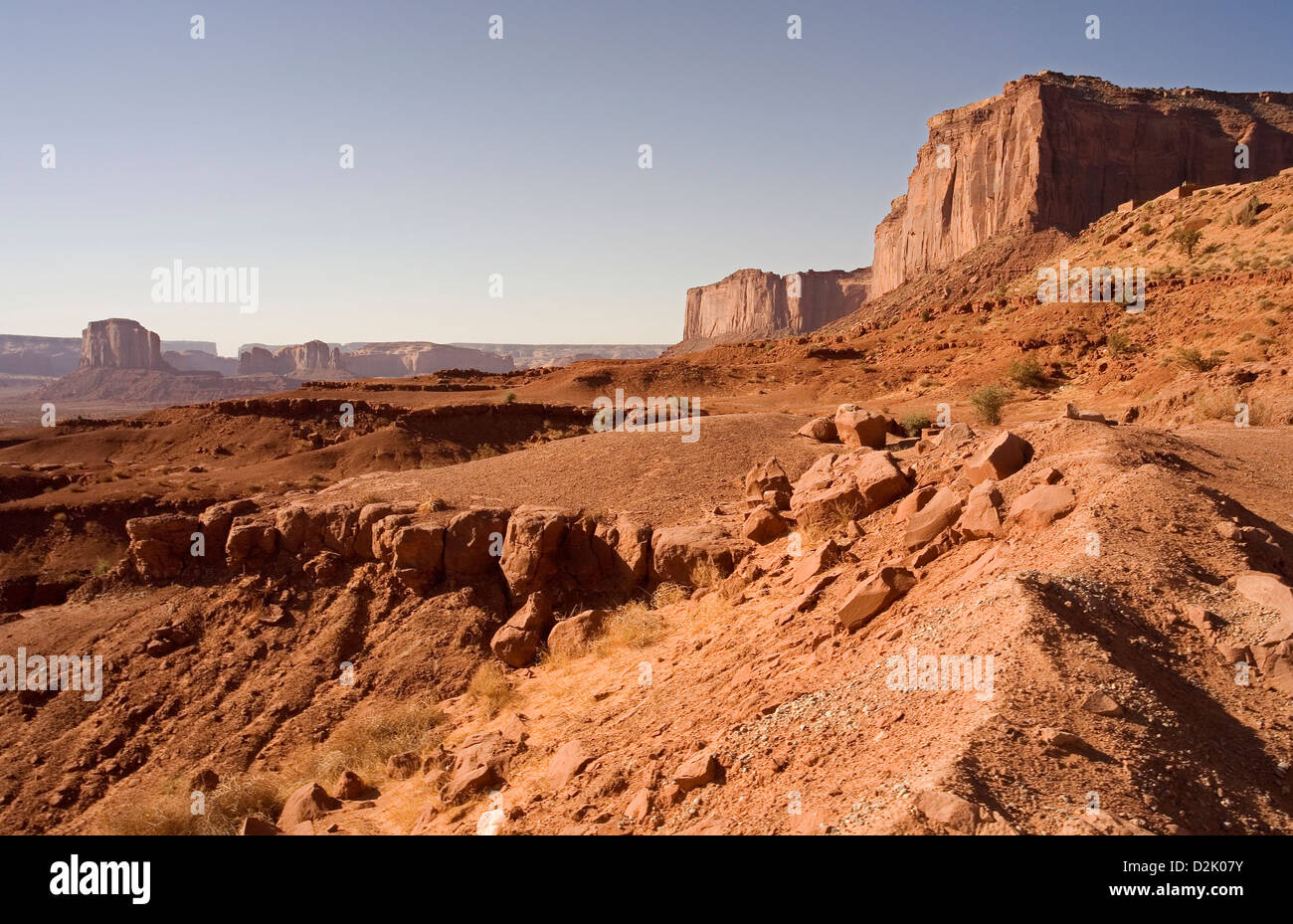 Felsformationen im Monument Valley, kurz nach Sonnenaufgang. Stockfoto