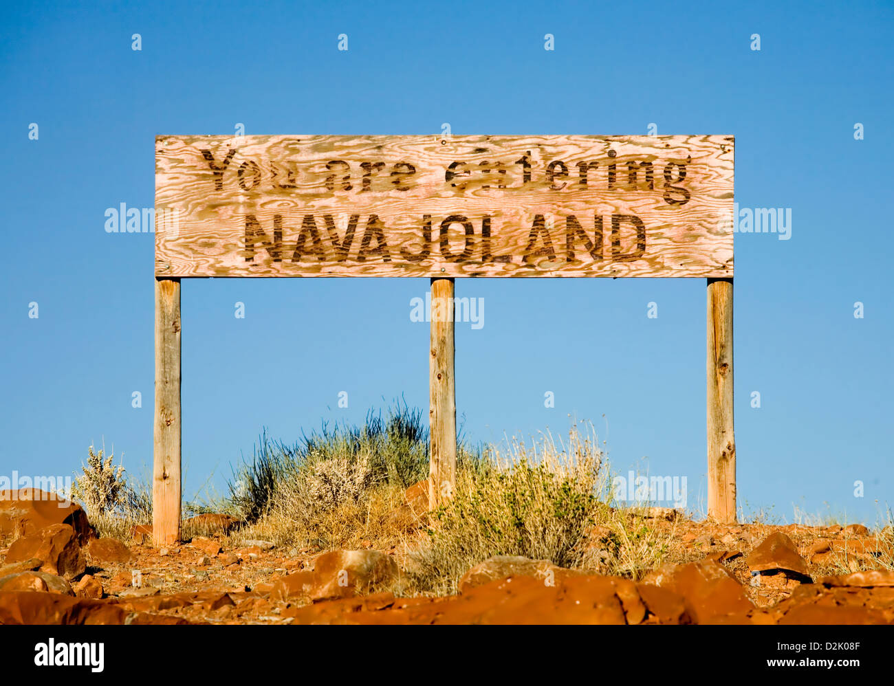 Schild an der Utah/Arizona Grenze kündigt den Beginn des Navajoländer. Stockfoto