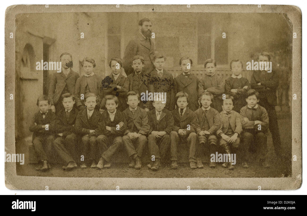 Ca. 1860 s Carte de Visite Fotografie, Grundschule jungen mit Lehrer, Dublin, Irland. Stockfoto