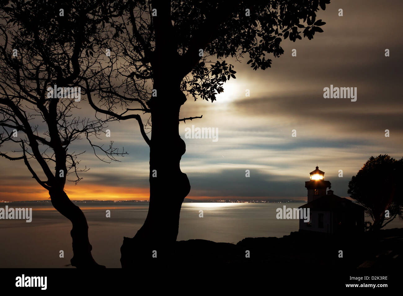 Lime Kiln Leuchtturm steht Uhr über Haro Strait in der Morgendämmerung, Washington Stockfoto