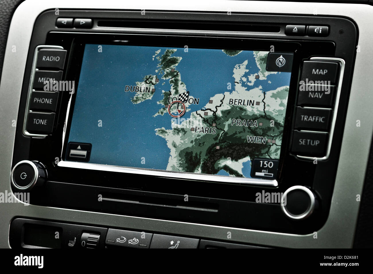 Sat-Nav-Karte in der VW Scirocco 2.0 TSI Stockfoto