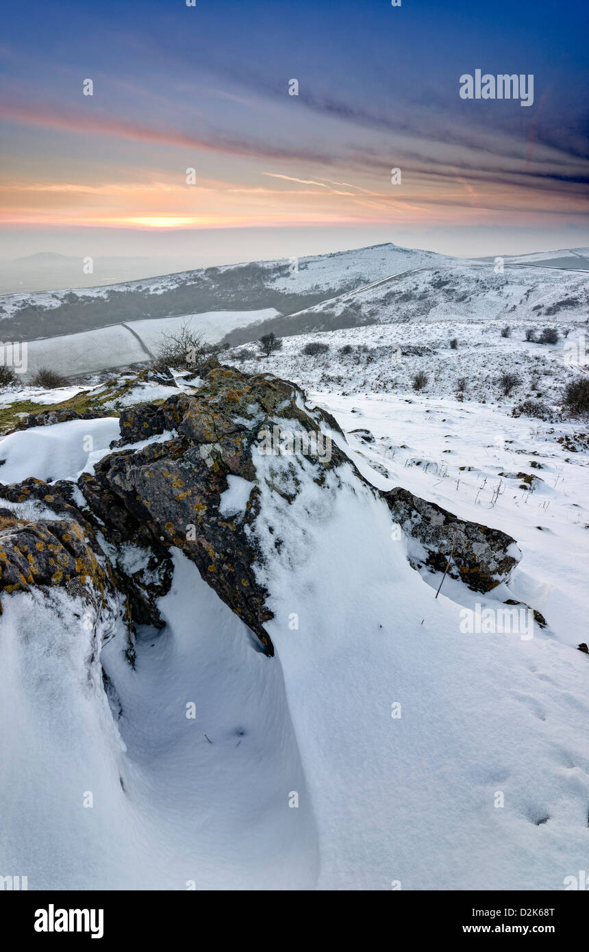 Schnee und Winter auf Mendip Hills bei Sonnenuntergang, North Somerset, Vereinigtes Königreich Stockfoto