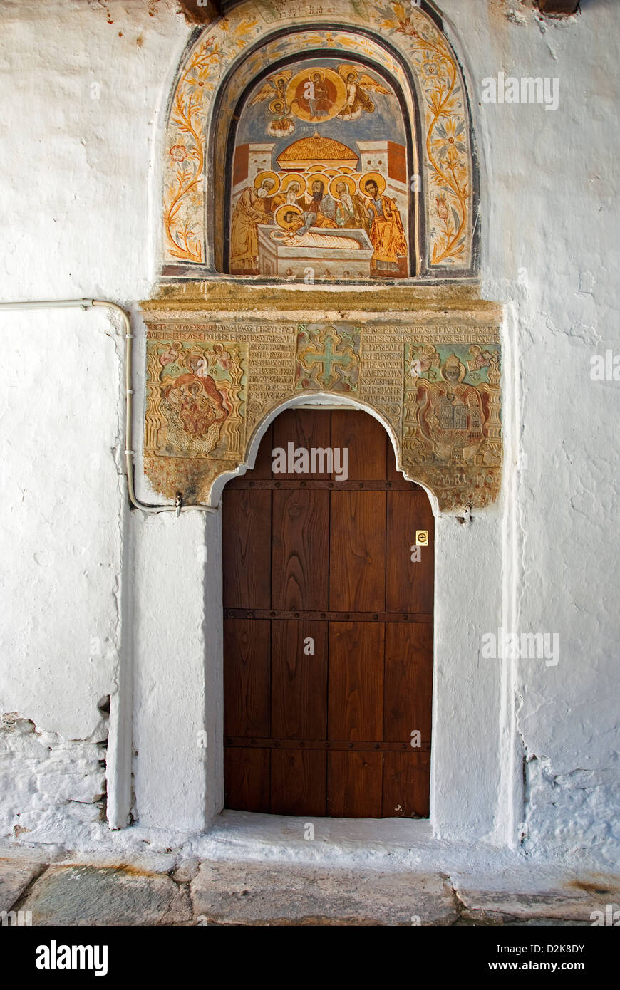 Eingangstür einer alten griechischen orthodoxen Kapelle Stockfoto