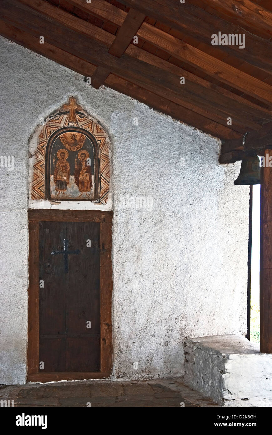 Seitliche Abdeckung einer alten griechischen orthodoxen Kapelle Stockfoto